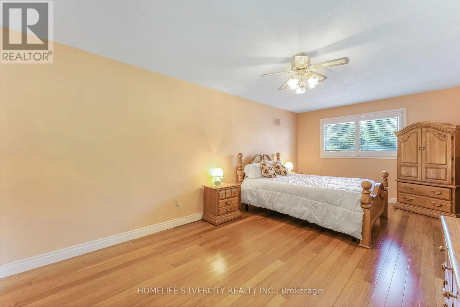 16 PACIFIC LANE