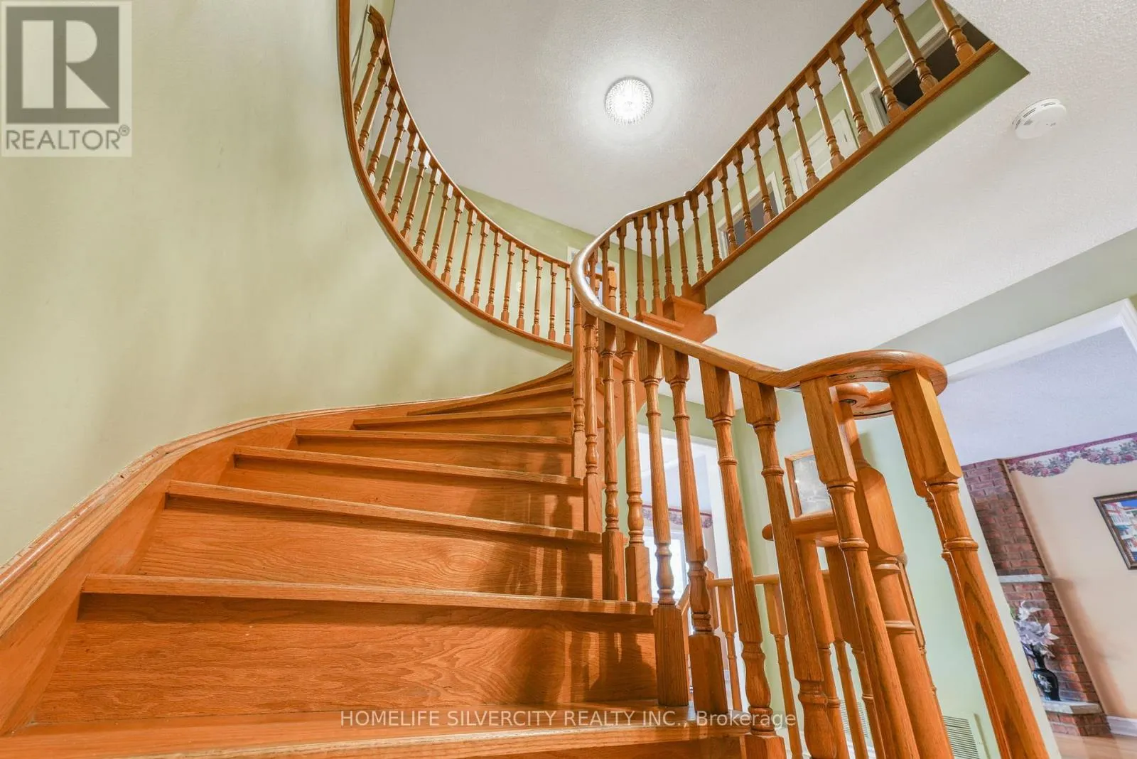 16 PACIFIC LANE