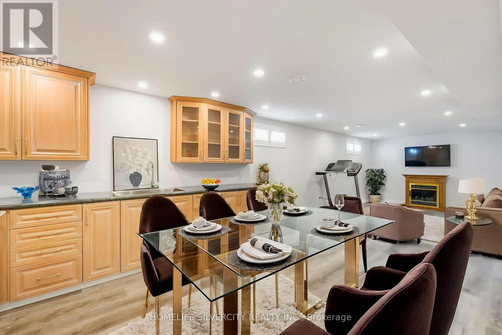 16 PACIFIC LANE