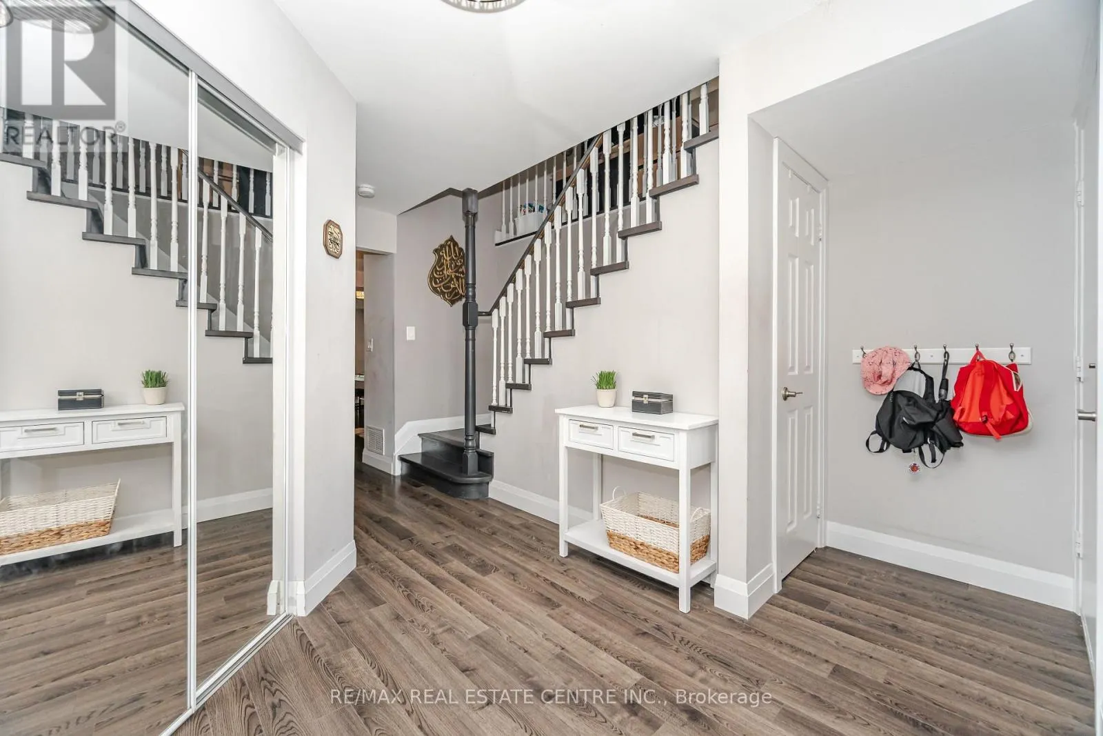 43 ASHBROOK WAY