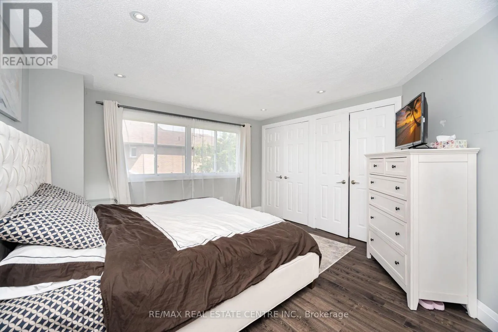 43 ASHBROOK WAY