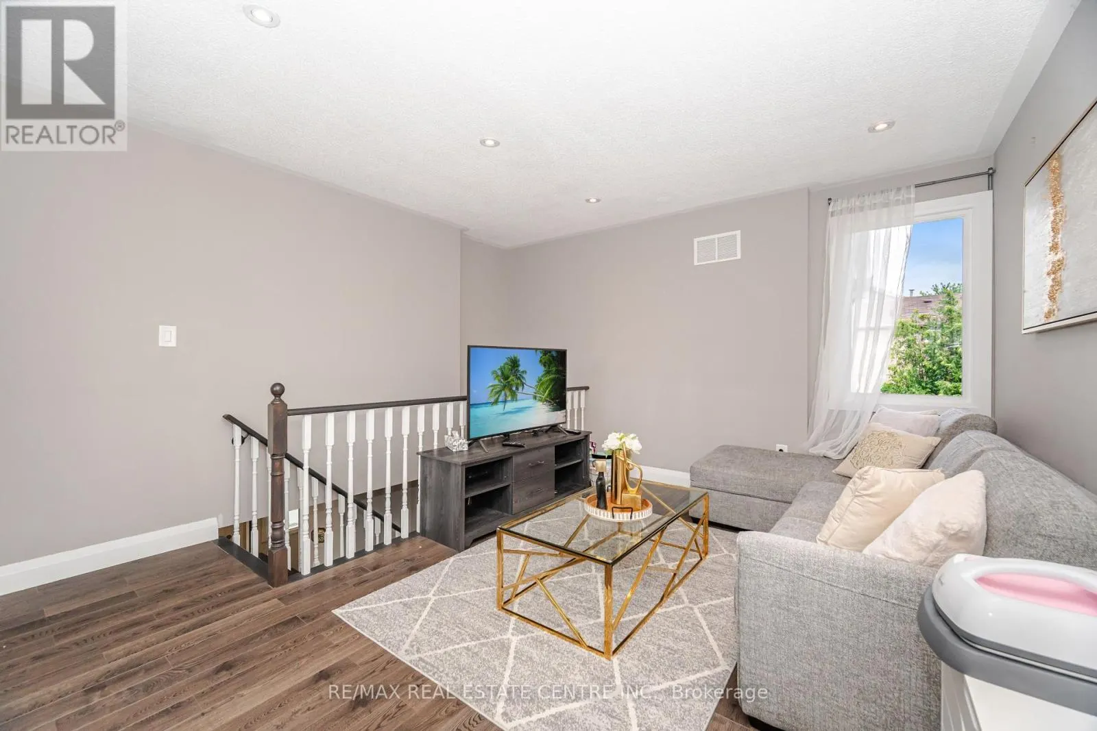 43 ASHBROOK WAY