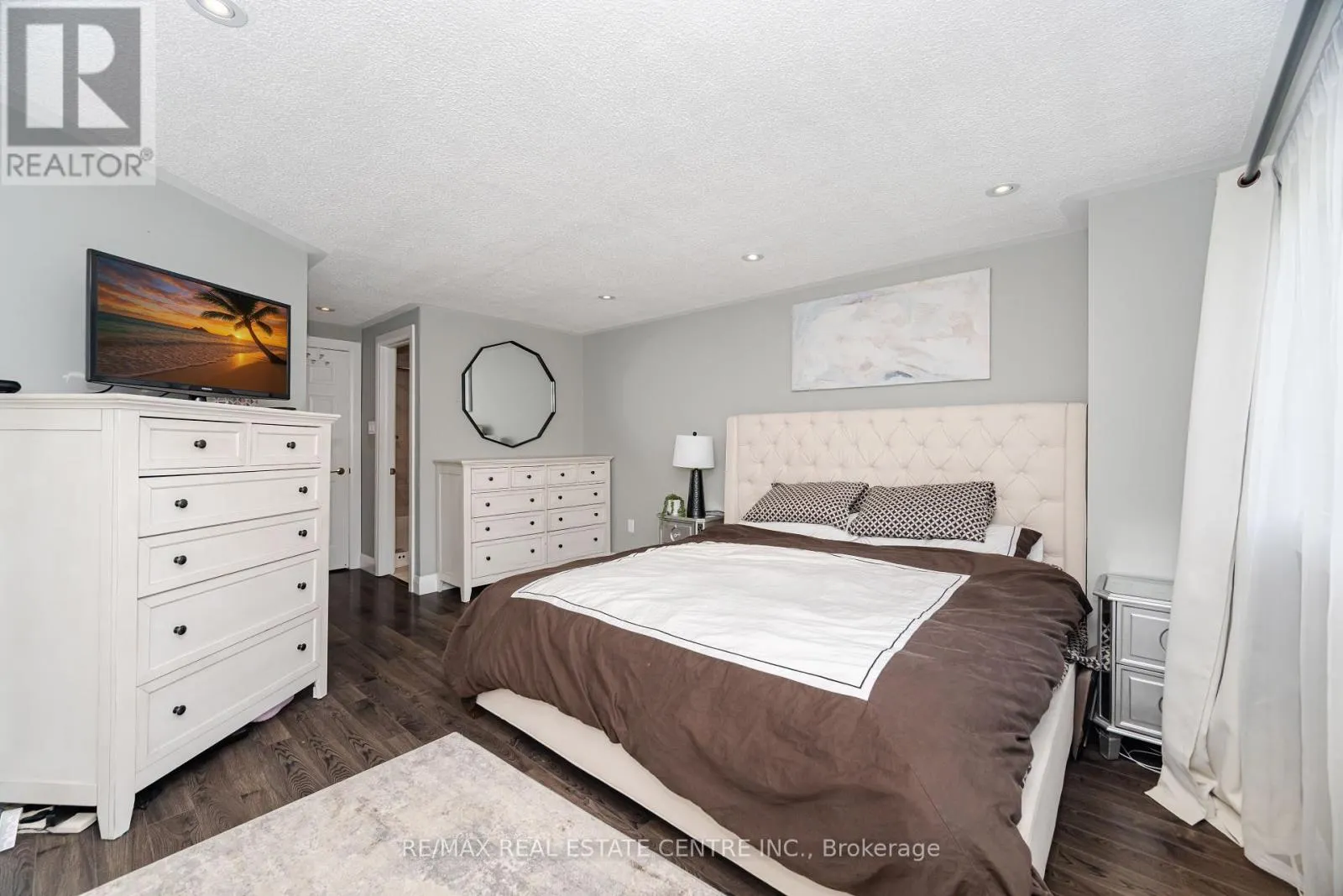 43 ASHBROOK WAY