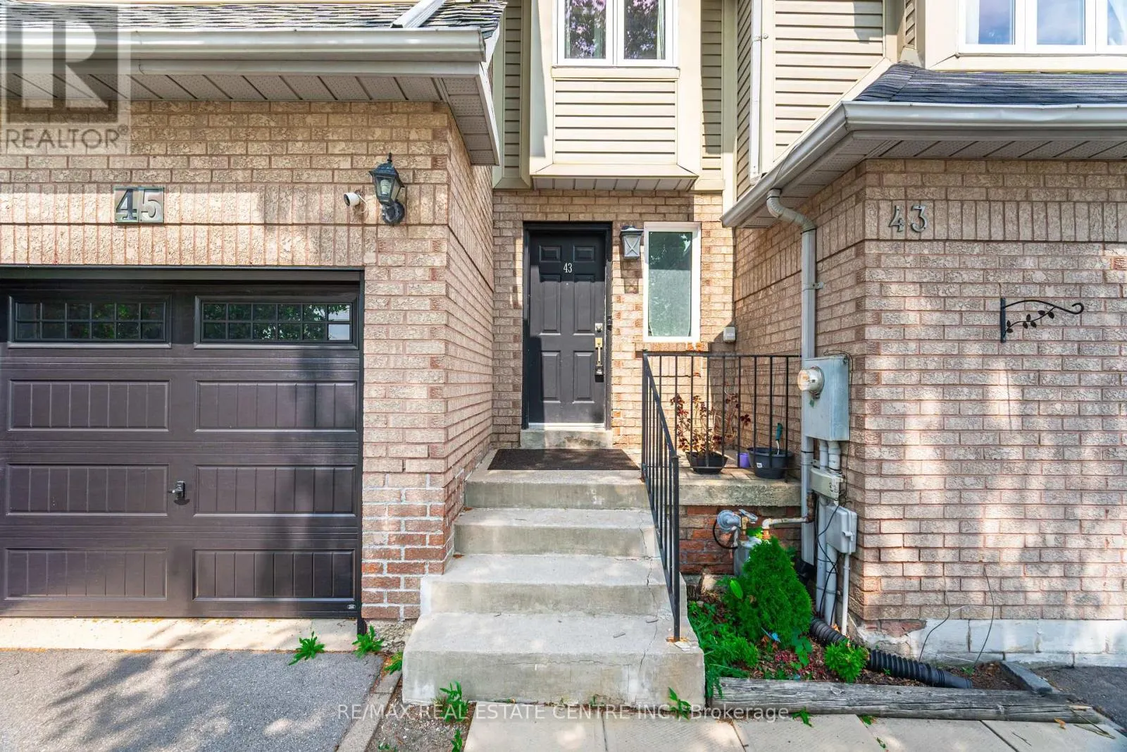 43 ASHBROOK WAY