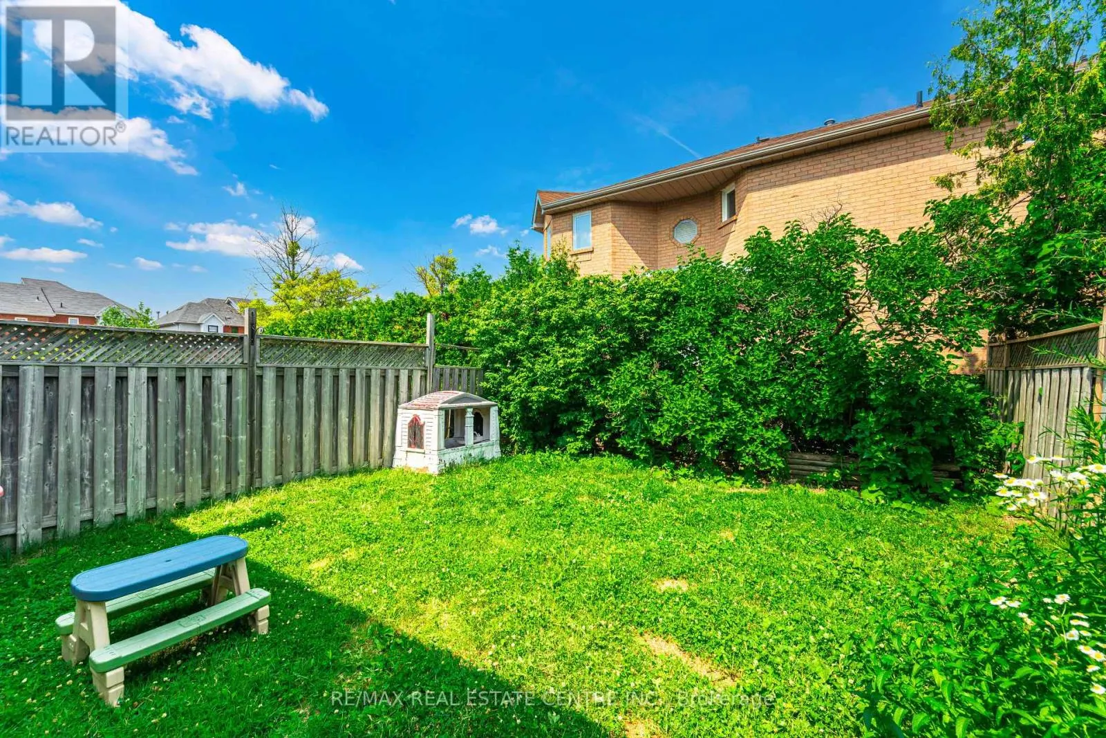 43 ASHBROOK WAY