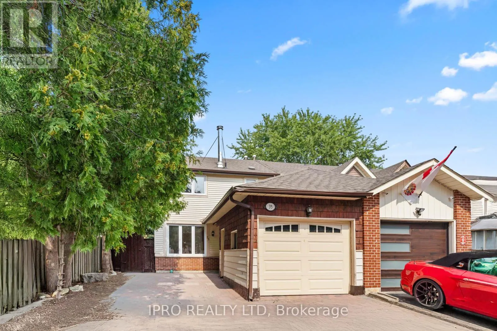 35 BARRINGTON CRESCENT W