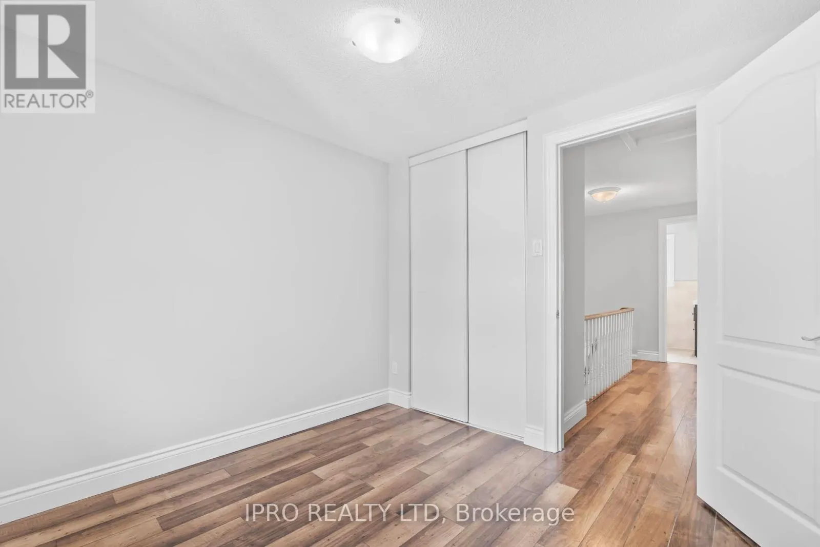 35 BARRINGTON CRESCENT W