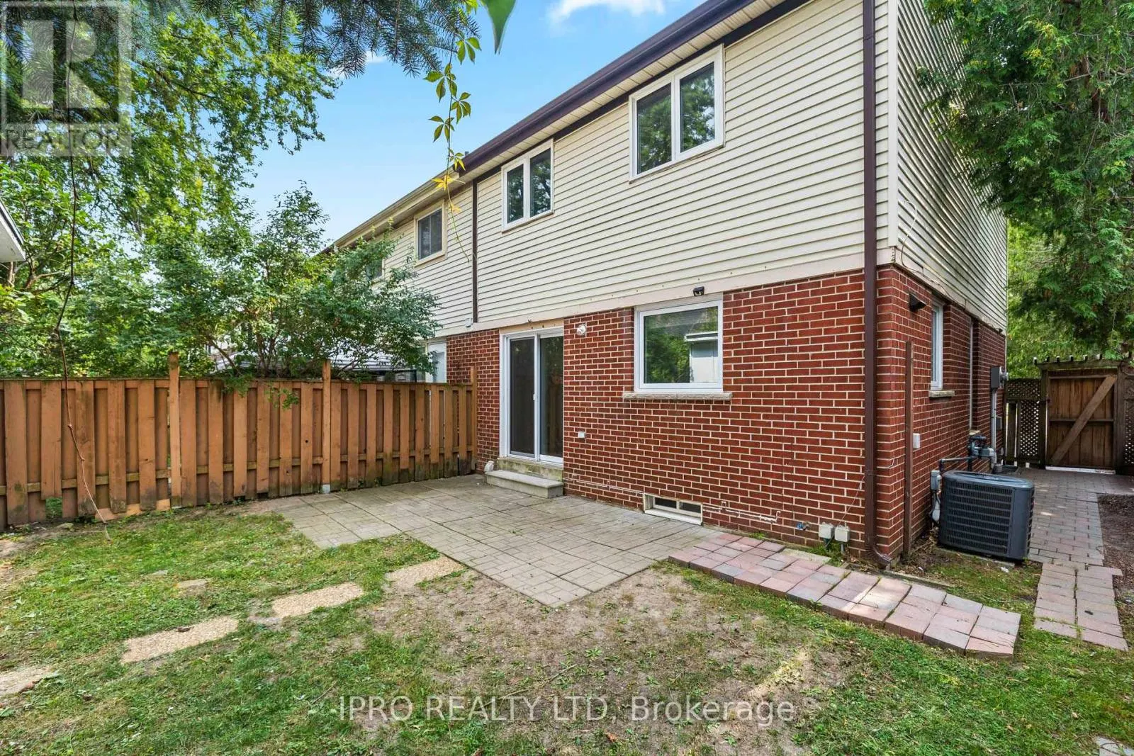 35 BARRINGTON CRESCENT W