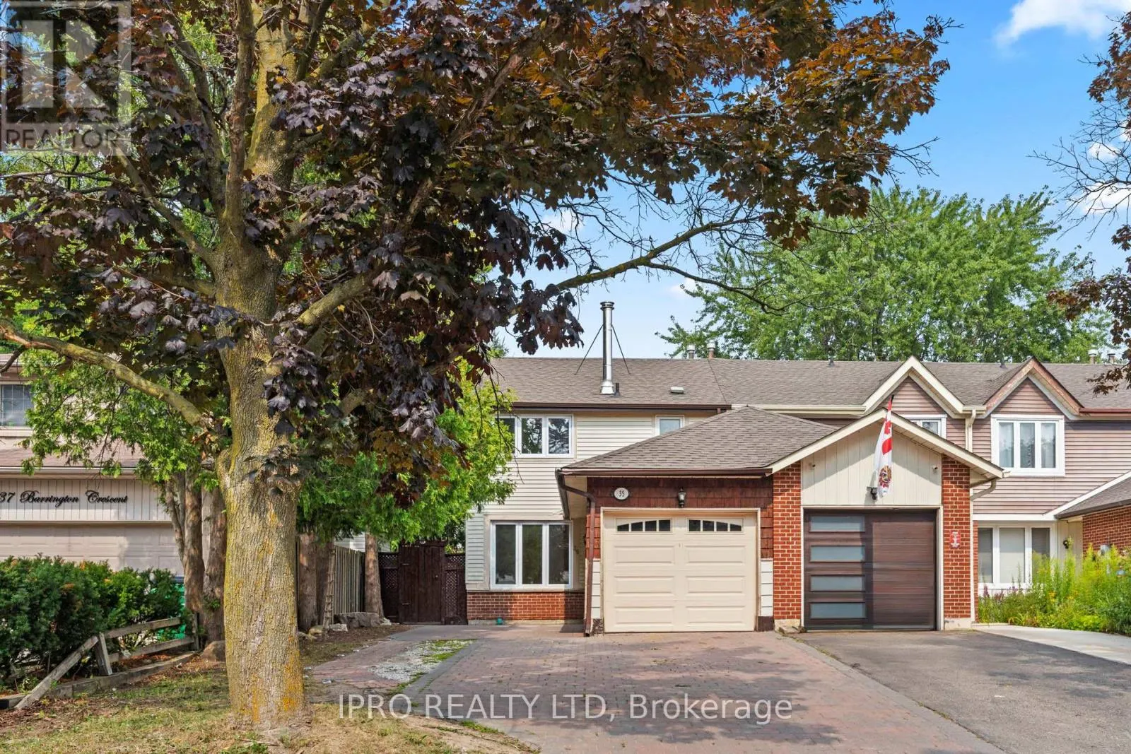 35 BARRINGTON CRESCENT W