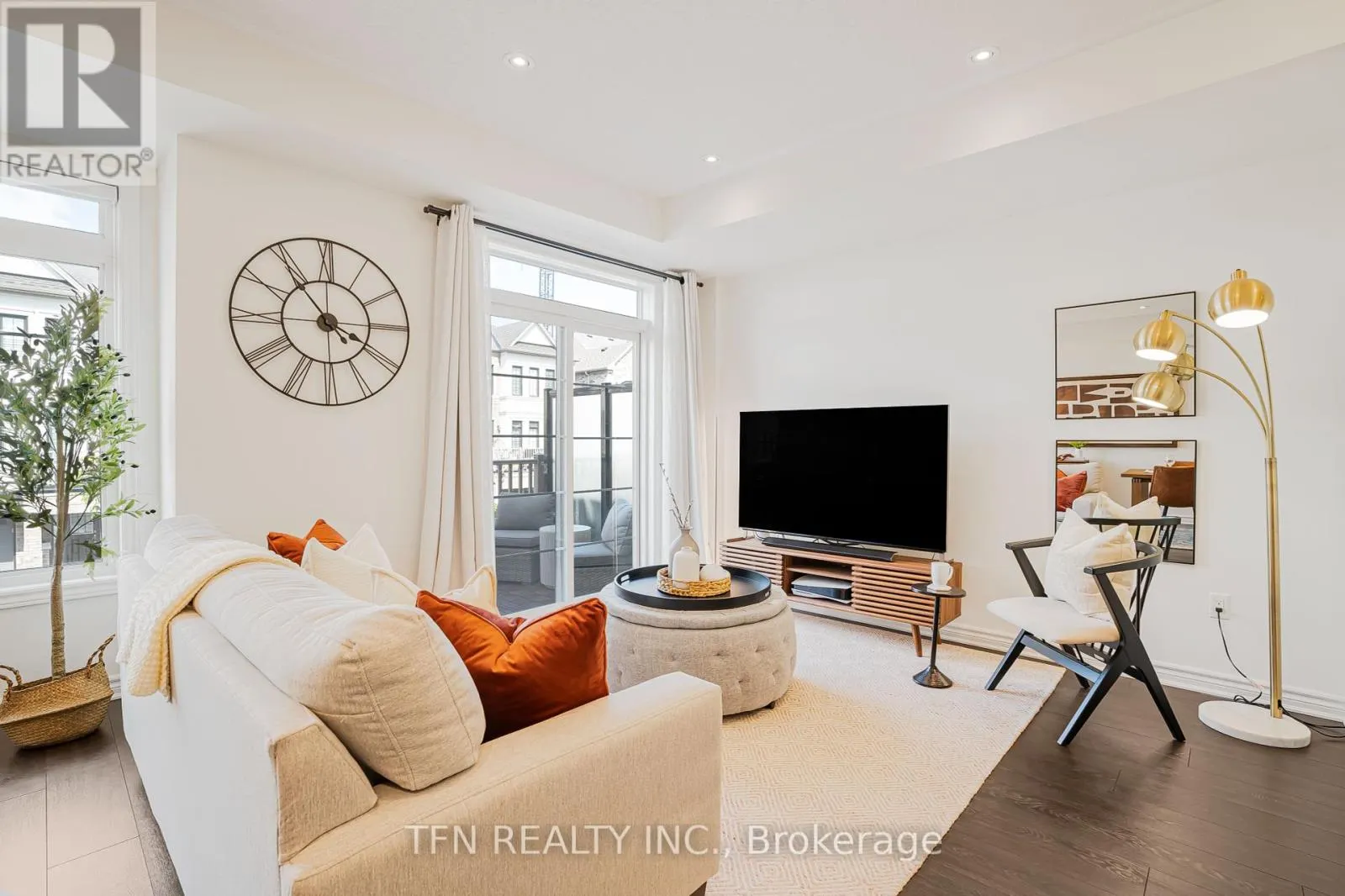1179 LLOYD LANDING