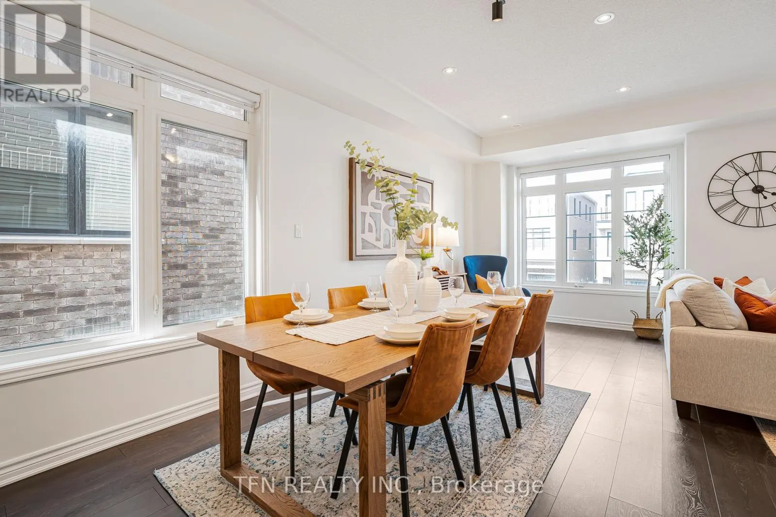1179 LLOYD LANDING
