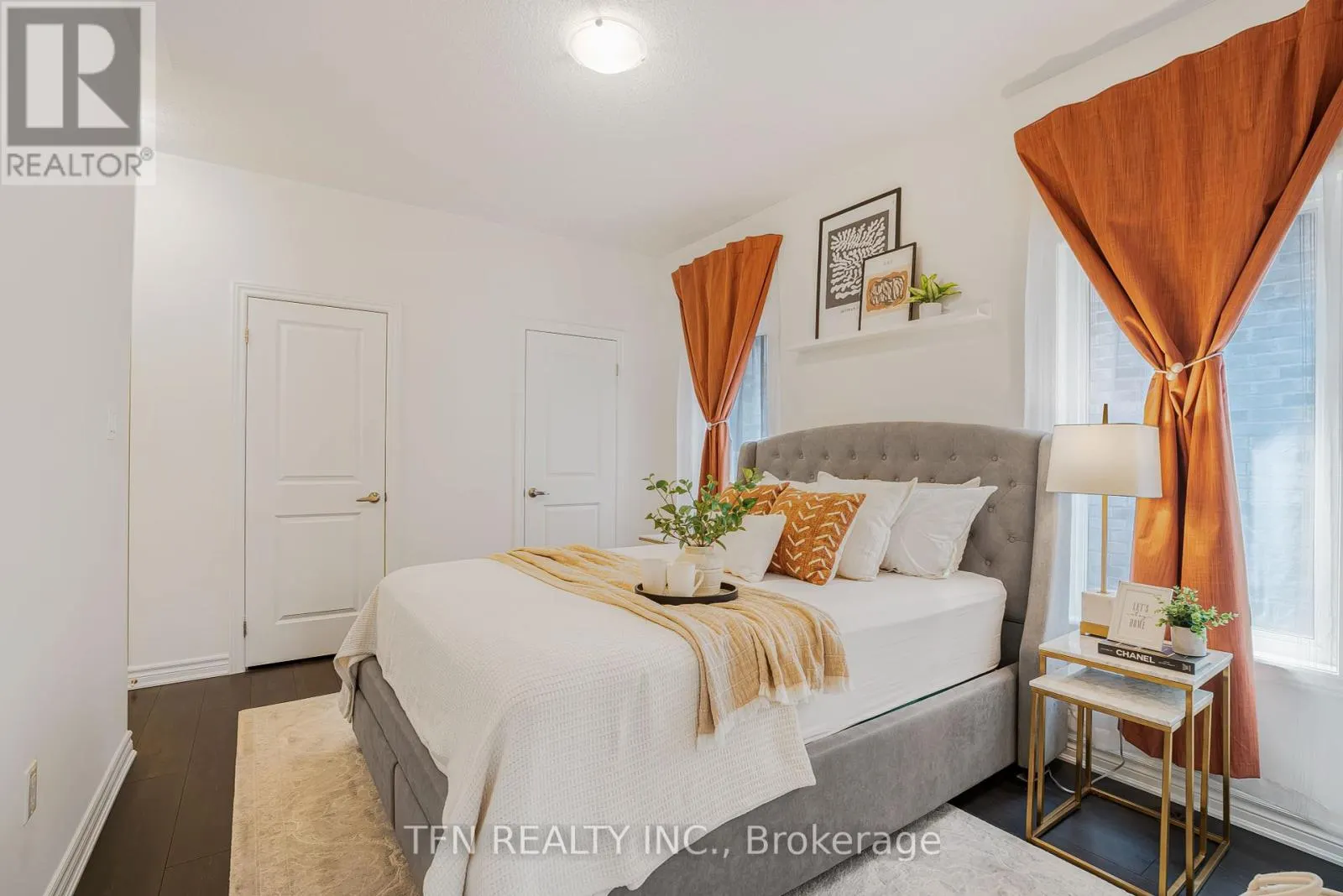 1179 LLOYD LANDING