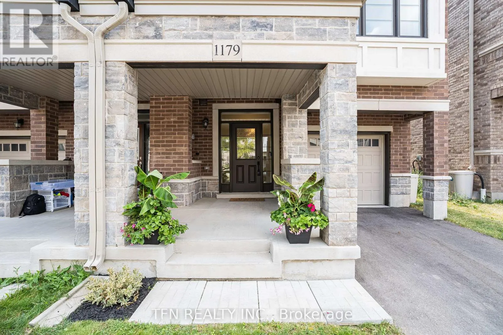 1179 LLOYD LANDING