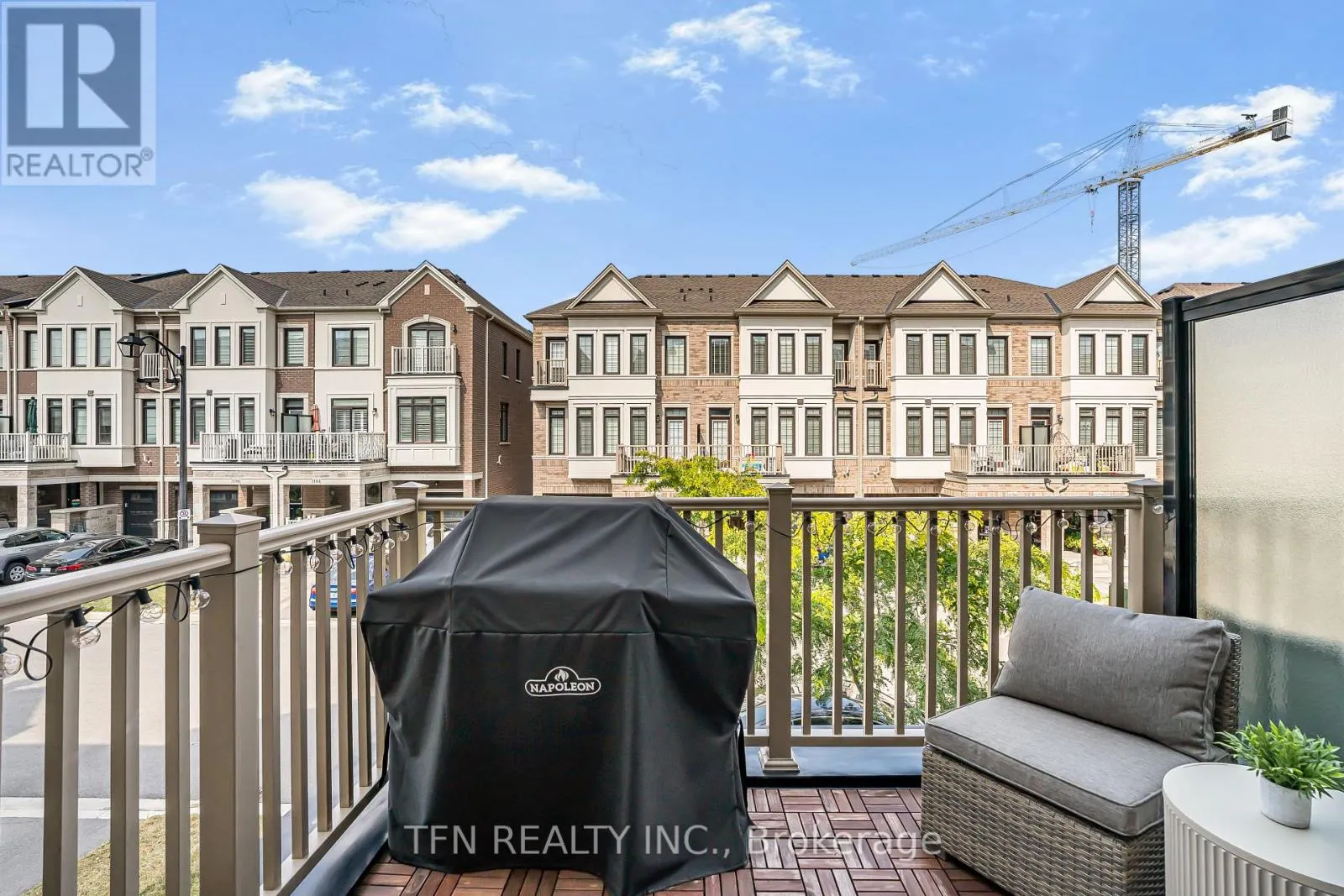 1179 LLOYD LANDING