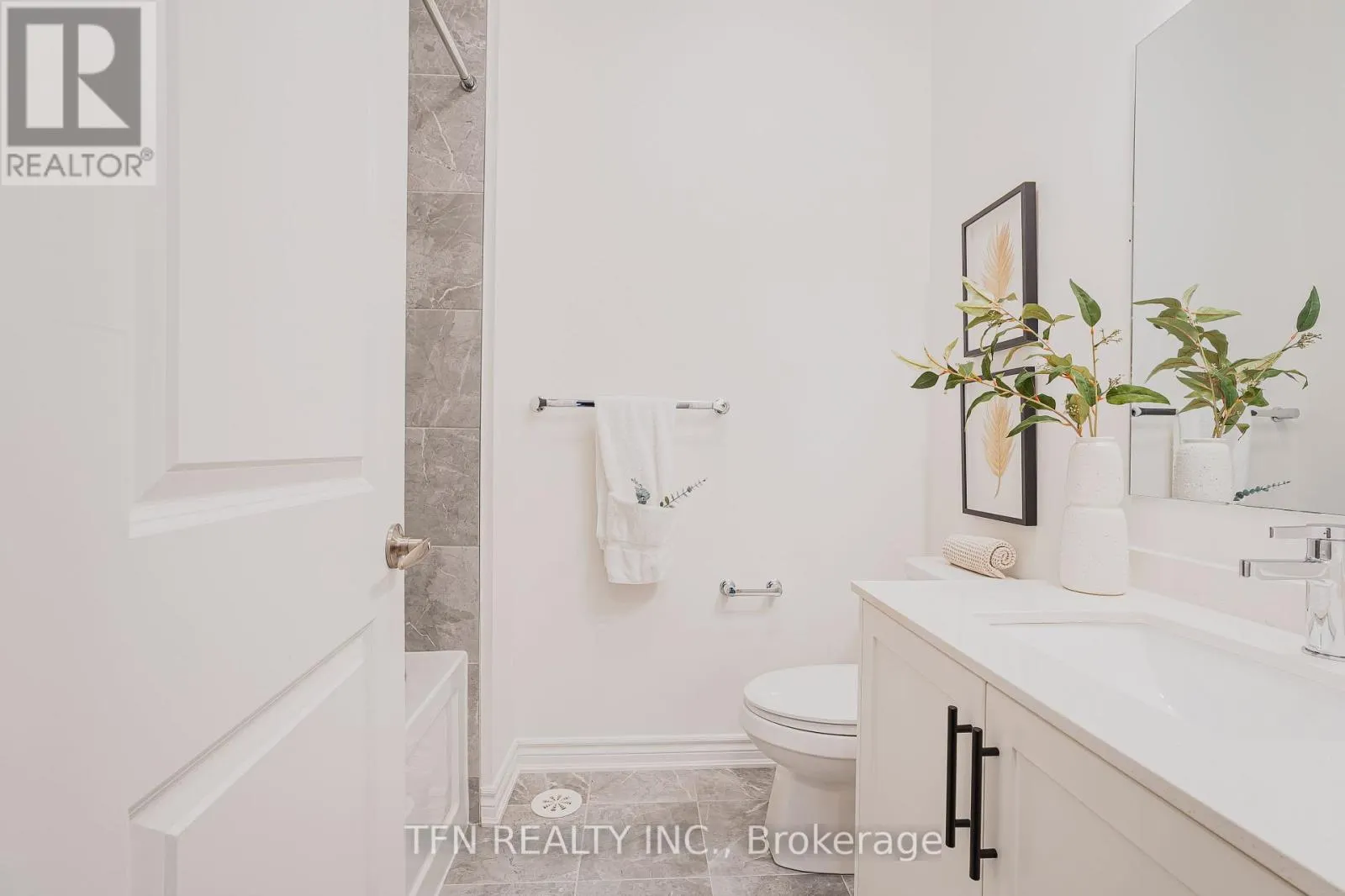 1179 LLOYD LANDING