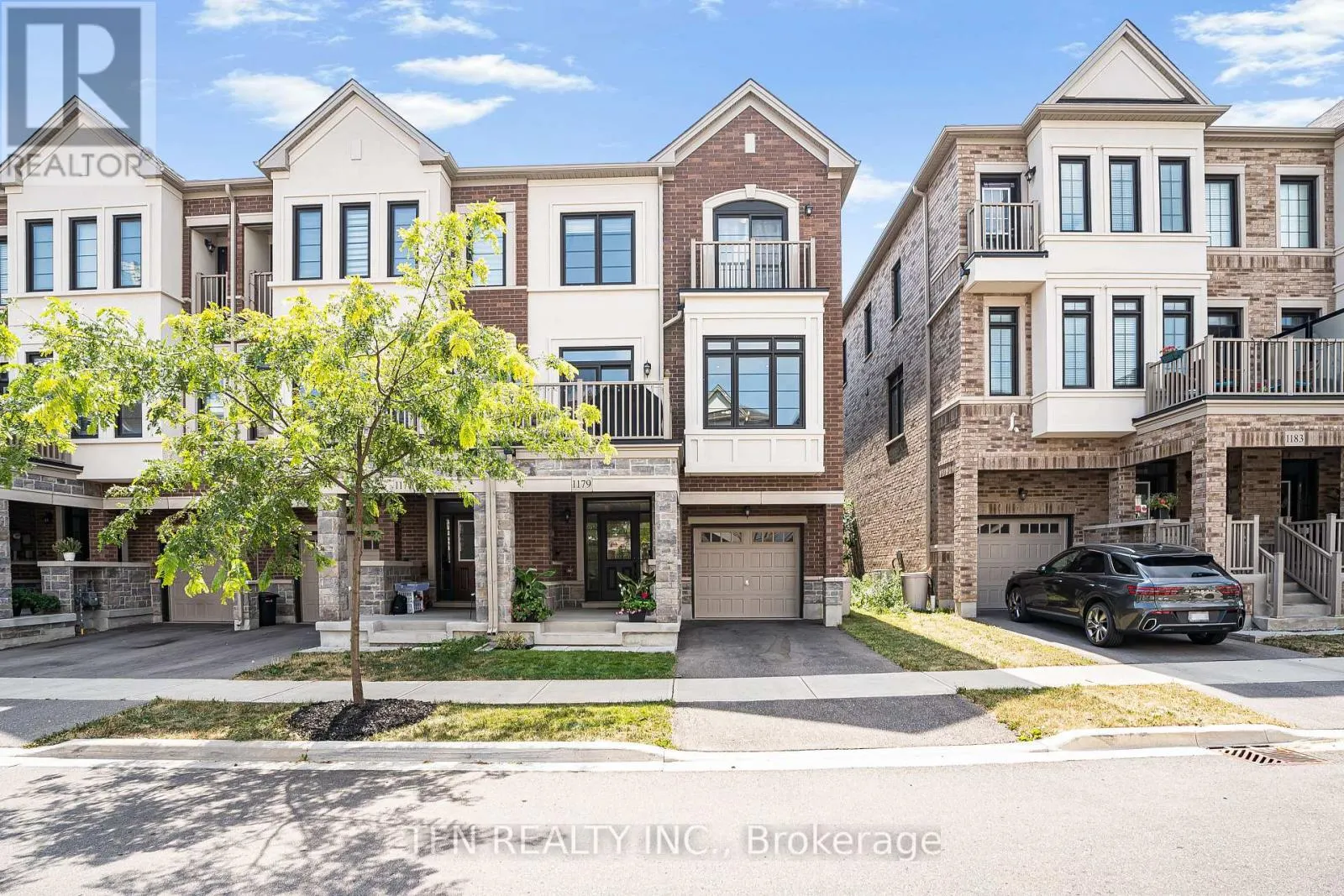 1179 LLOYD LANDING