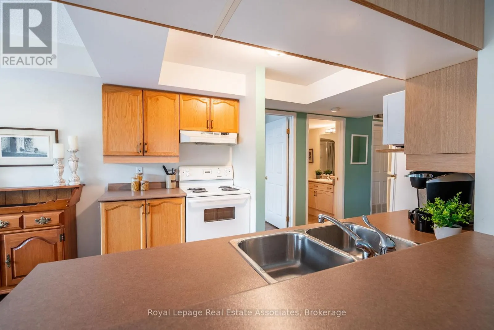 B208 - 216 PLAINS ROAD W