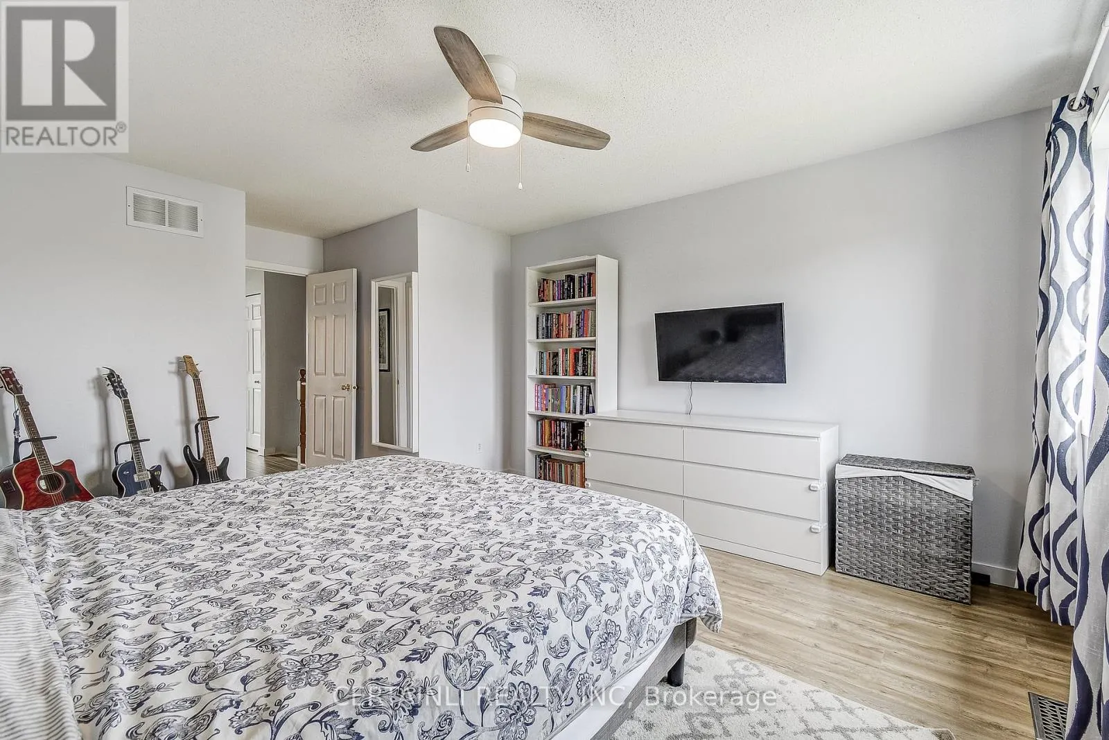 16 - 1751 LAMPMAN AVENUE, #16