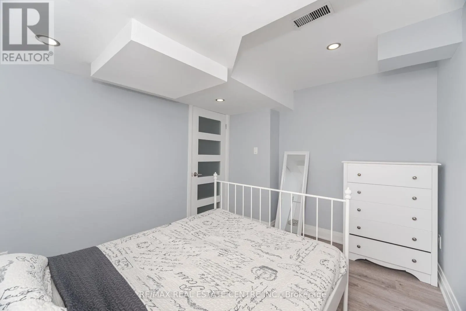 8 DUFFIELD ROAD
