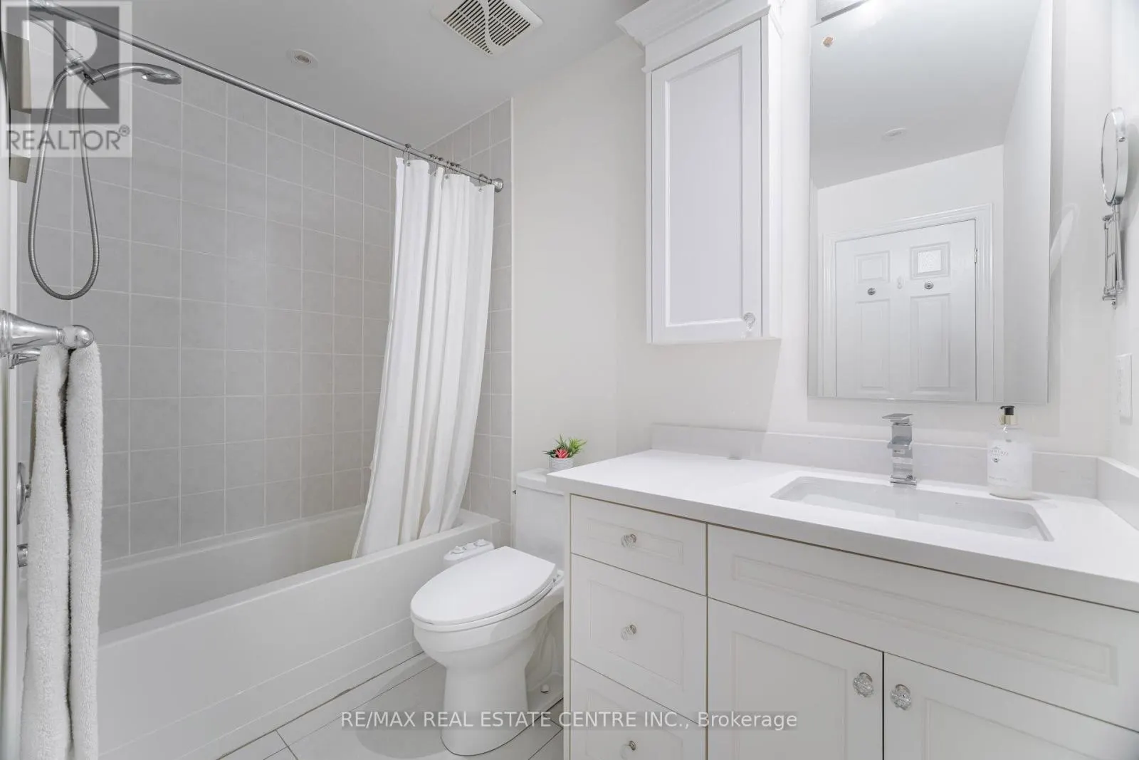 35 - 2295 ROCHESTER CIRCLE