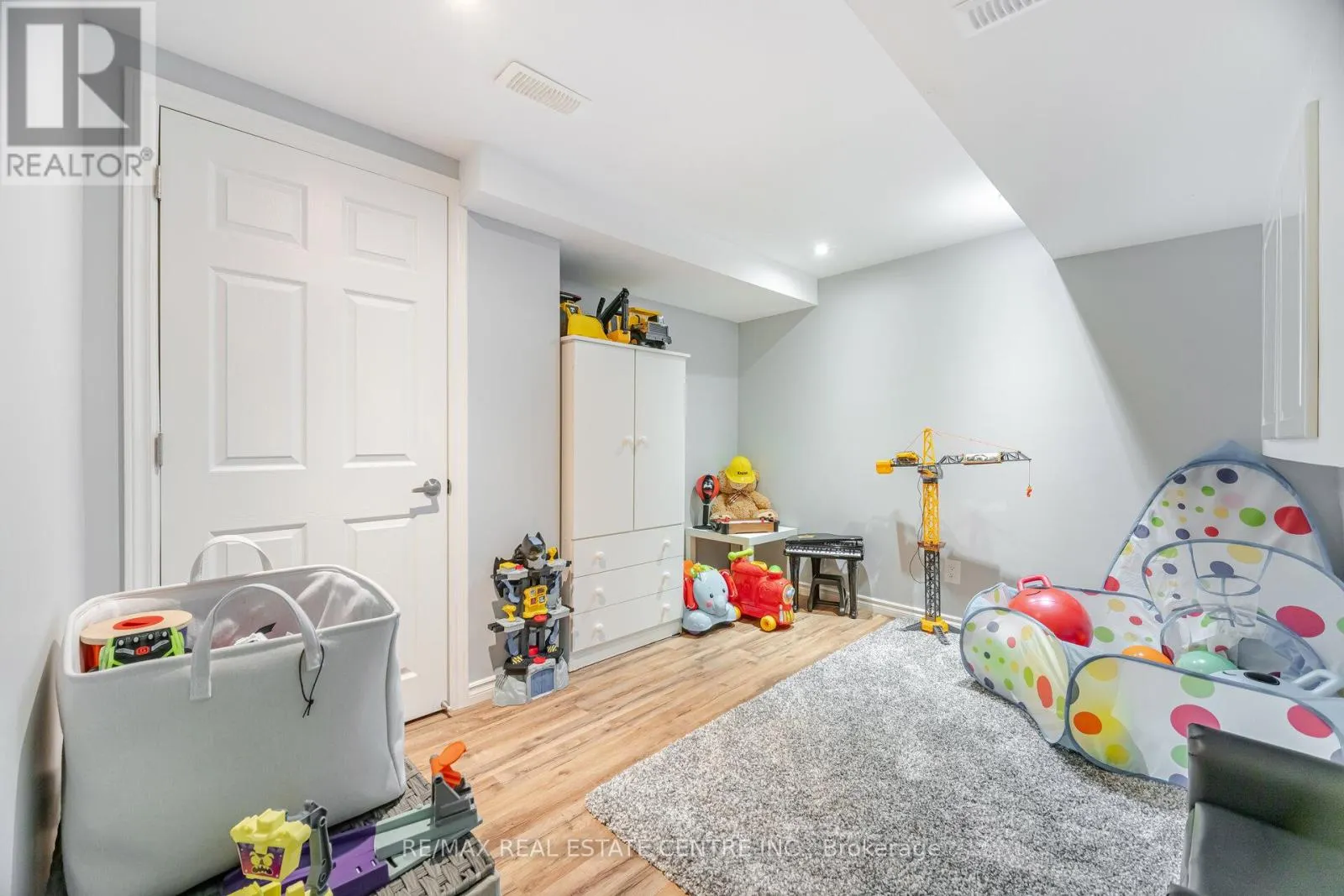 35 - 2295 ROCHESTER CIRCLE