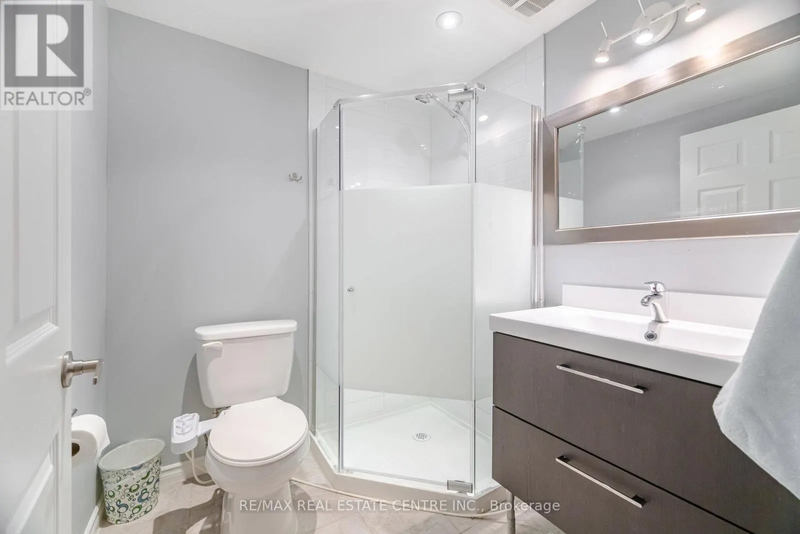 35 - 2295 ROCHESTER CIRCLE