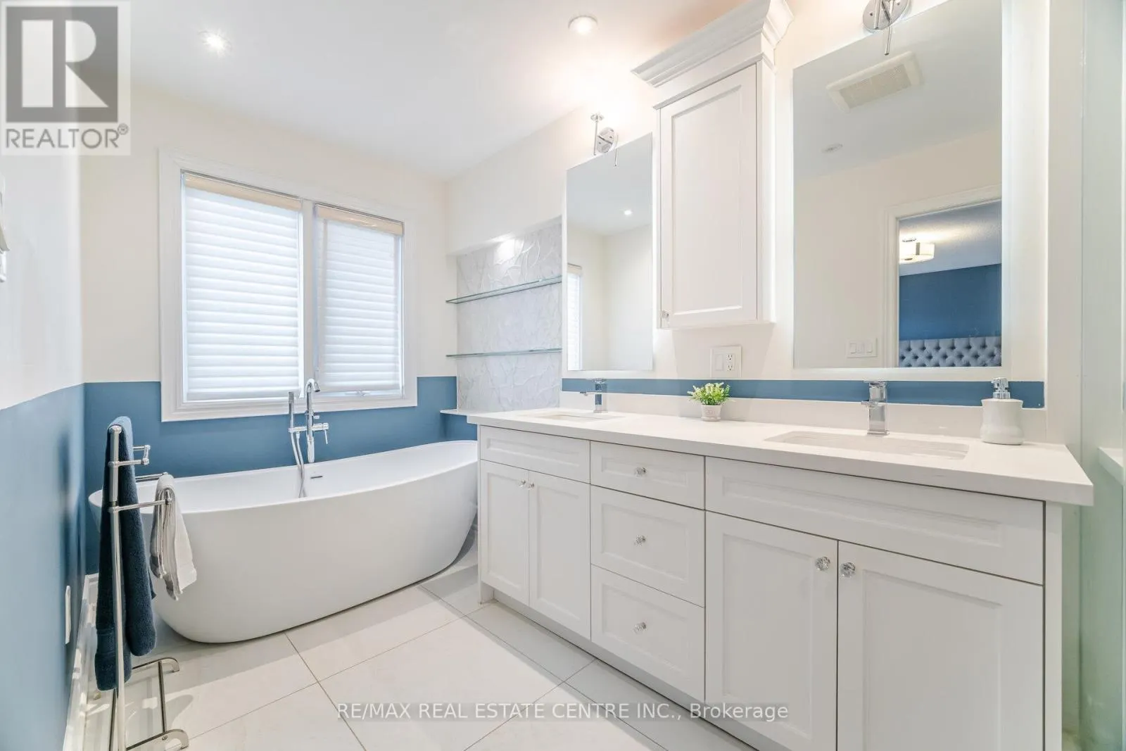 35 - 2295 ROCHESTER CIRCLE