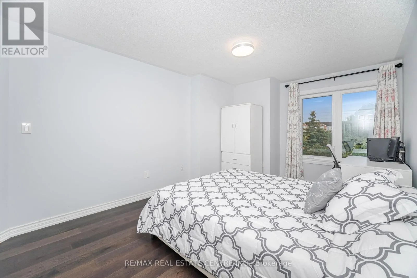 35 - 2295 ROCHESTER CIRCLE