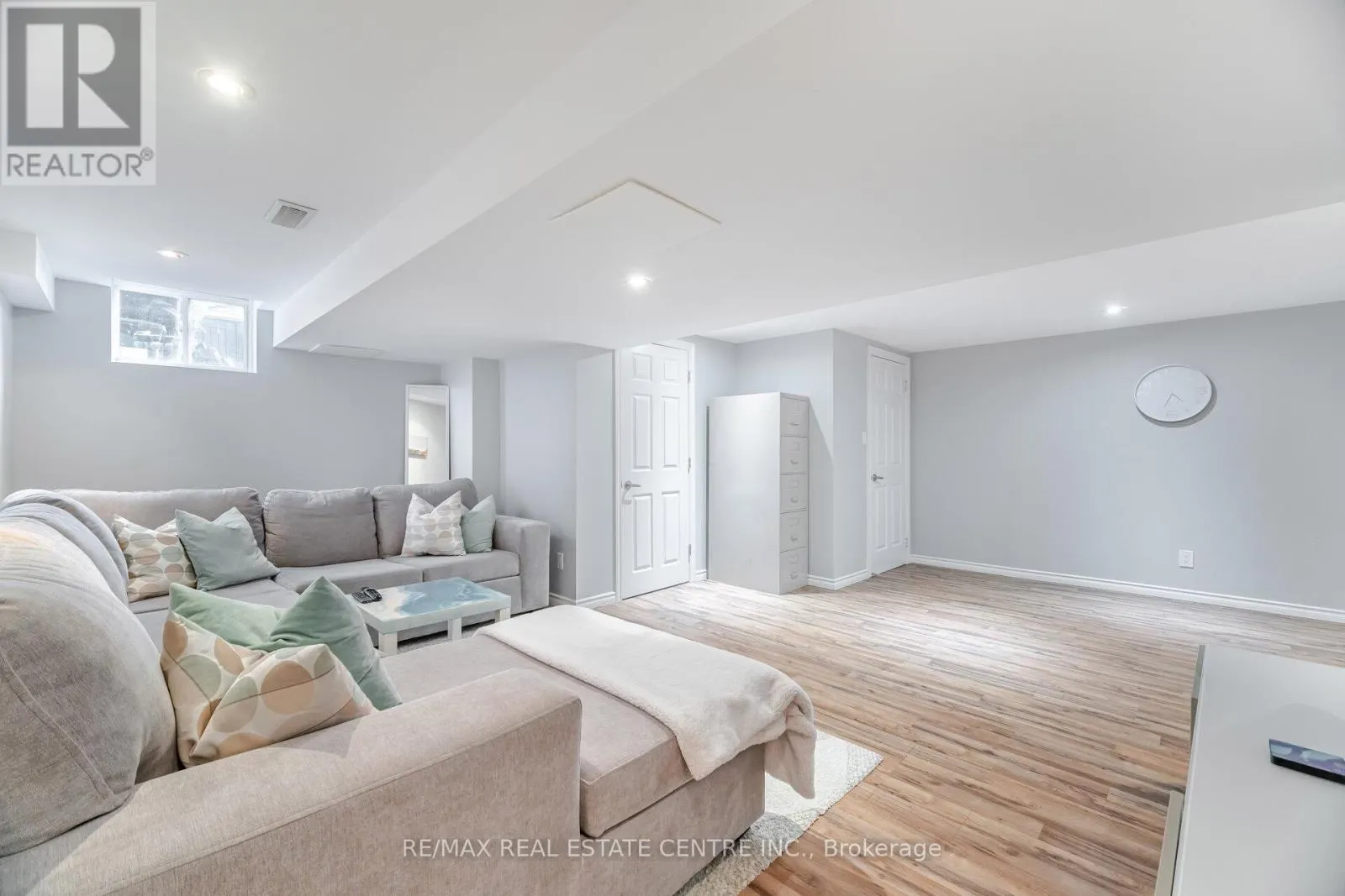 35 - 2295 ROCHESTER CIRCLE
