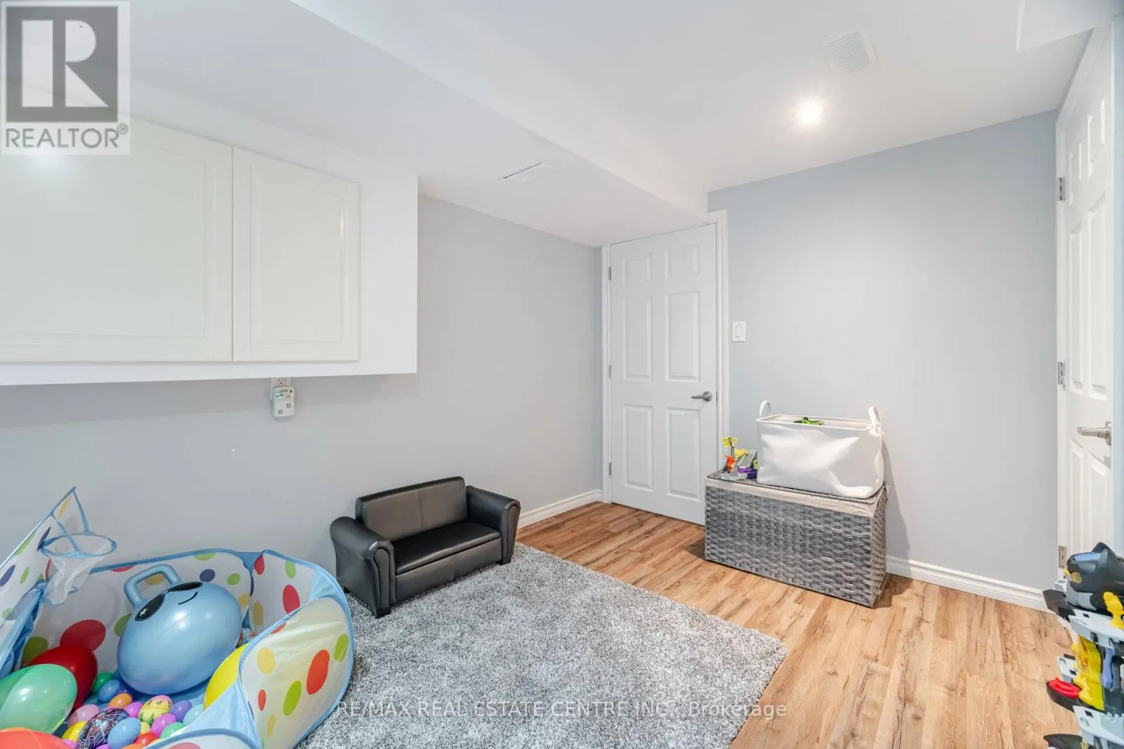 35 - 2295 ROCHESTER CIRCLE