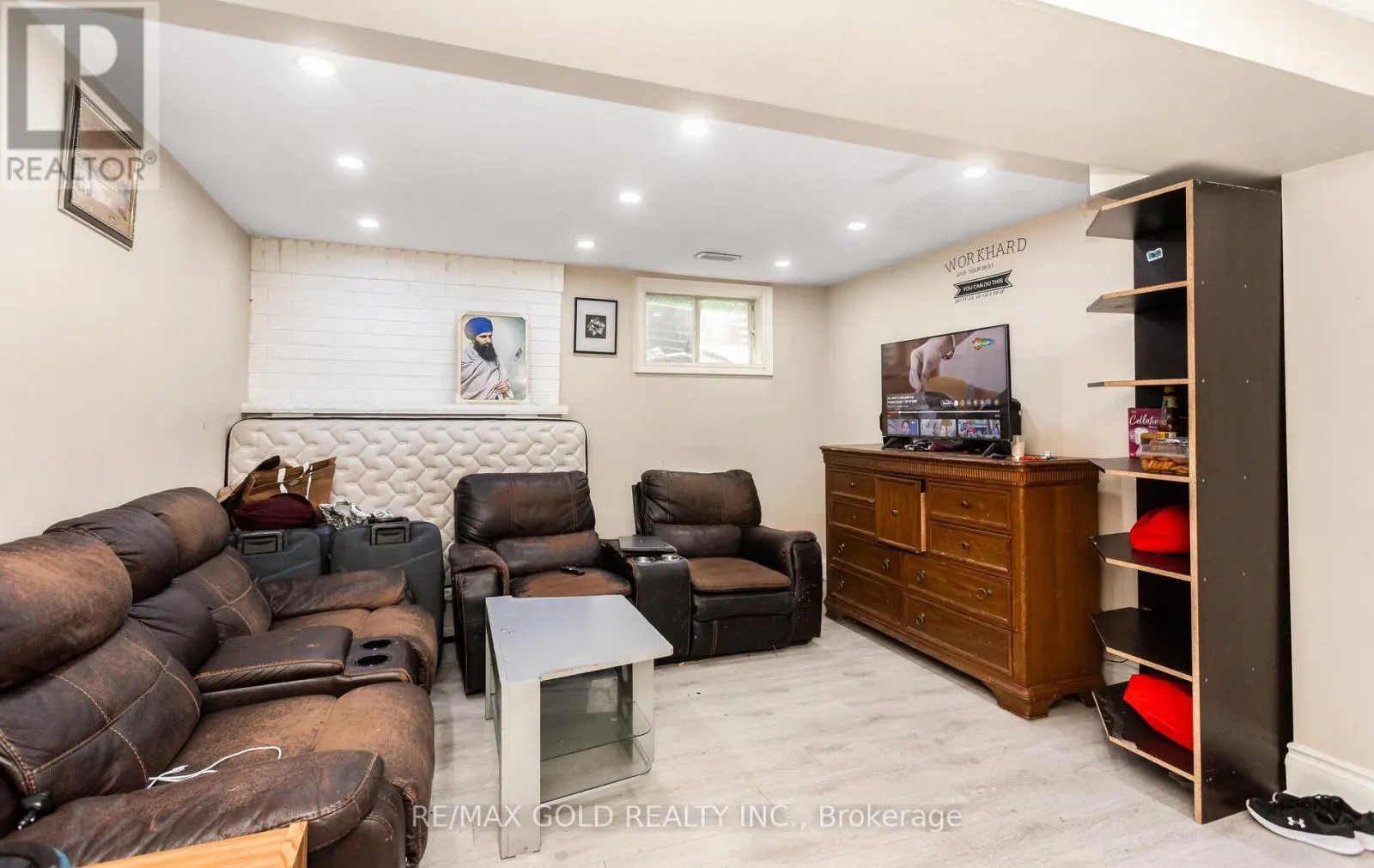 22 BUTLERS COURT