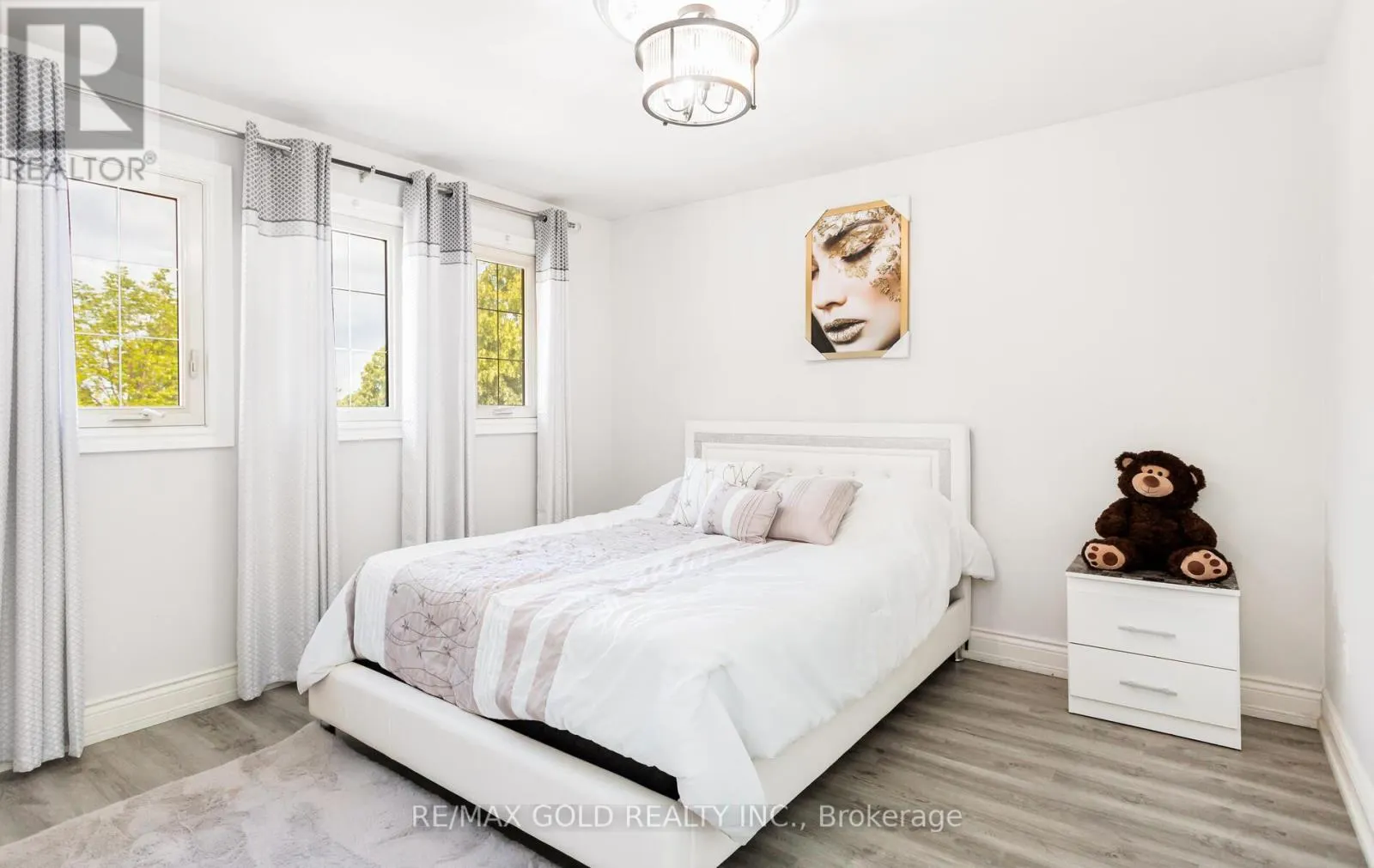 22 BUTLERS COURT