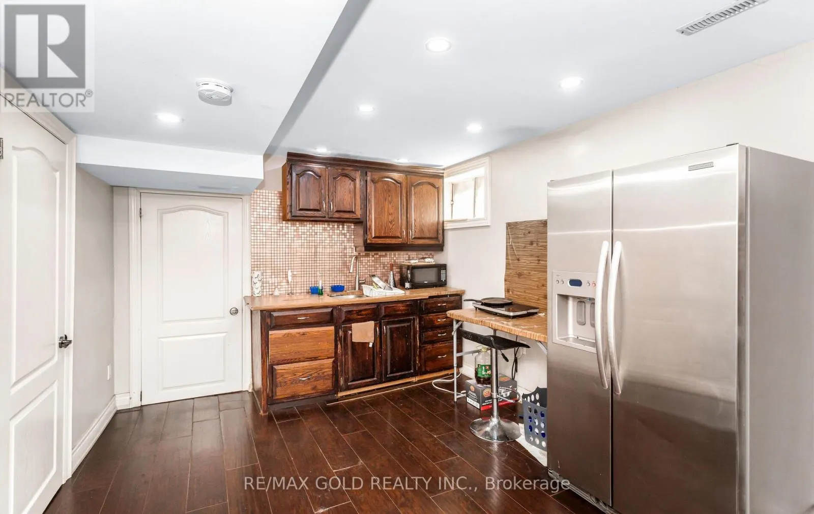 22 BUTLERS COURT