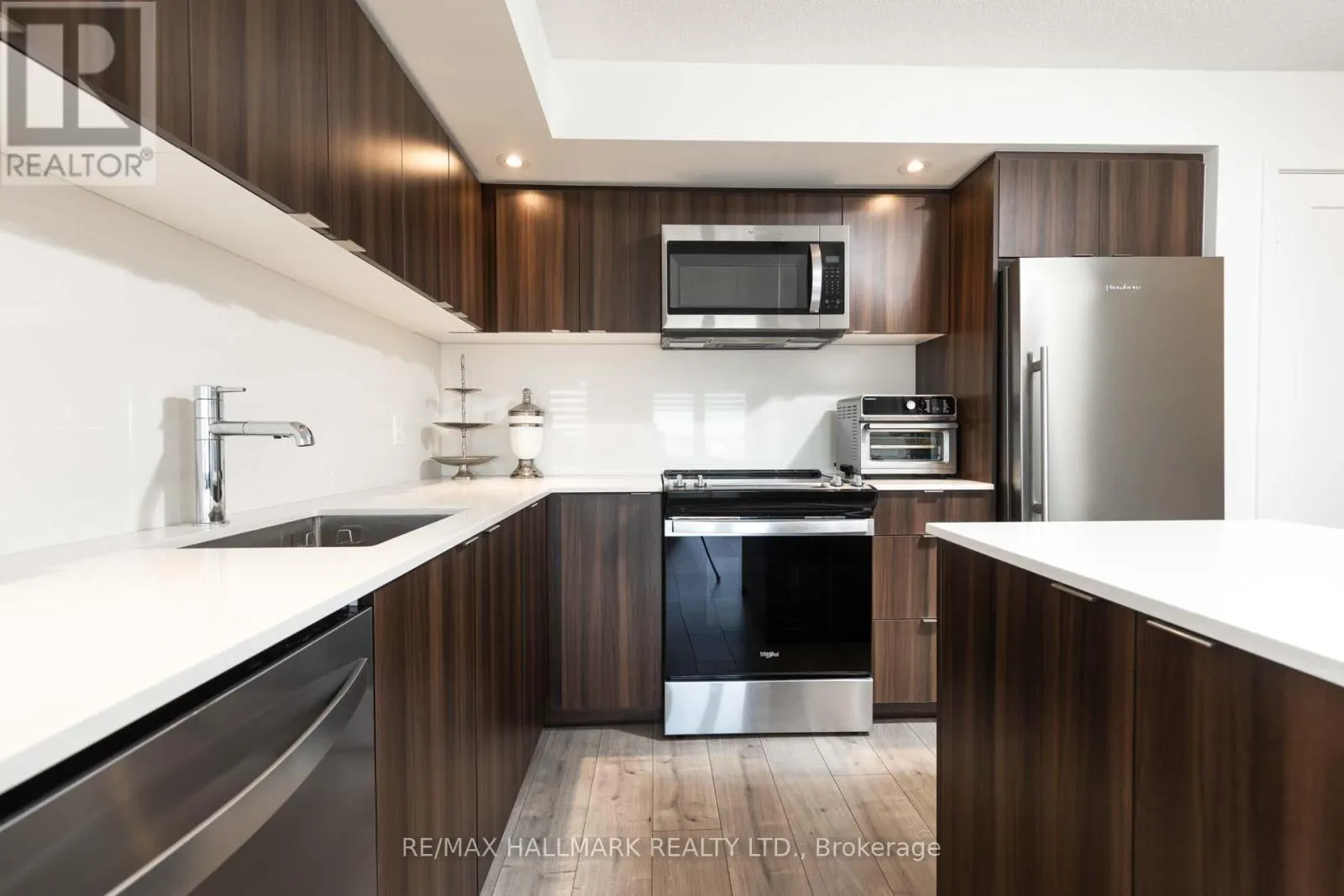 2206 - 10 EVA ROAD
