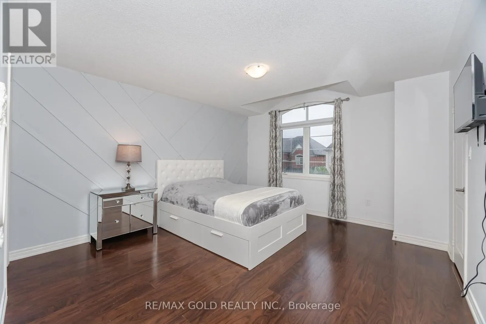 37 OBSERVATORY CRESCENT