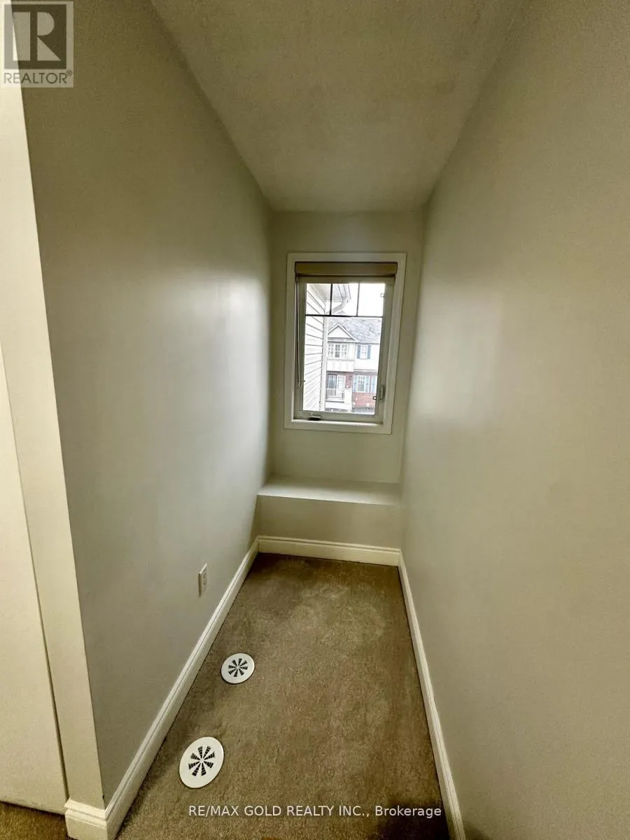 812 FOWLES COURT