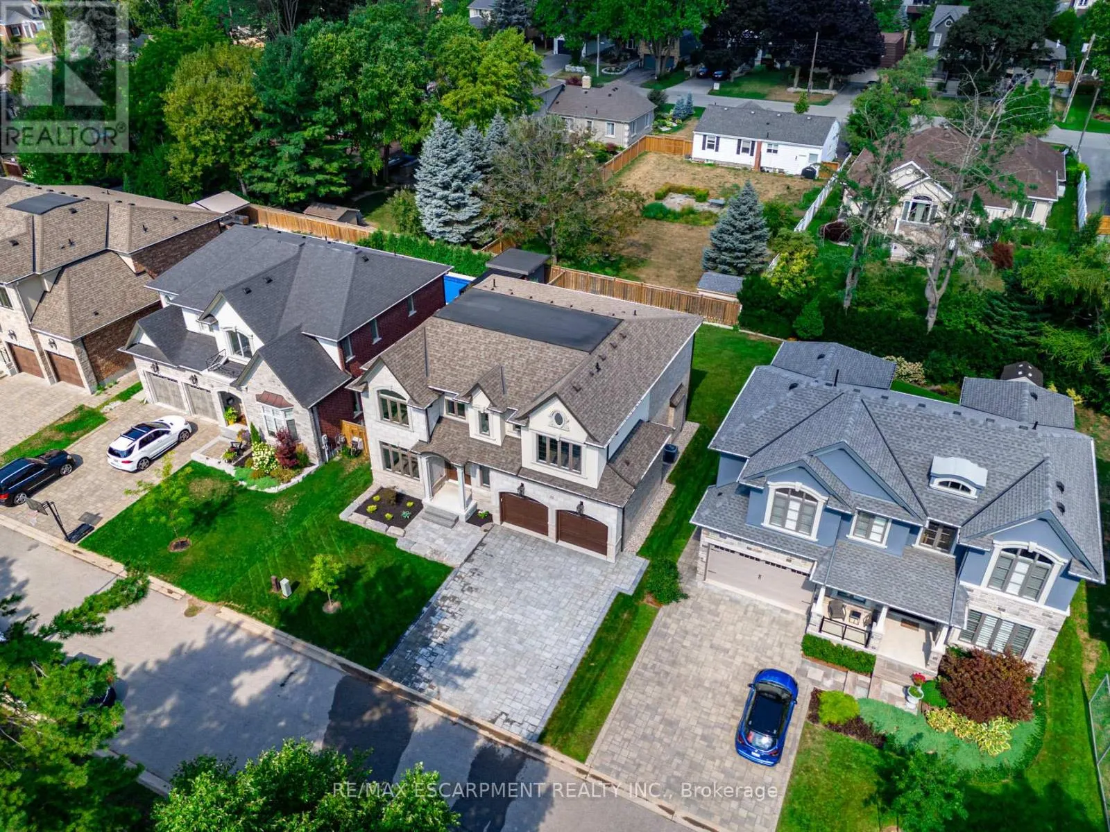 31 BAYSIDE COURT