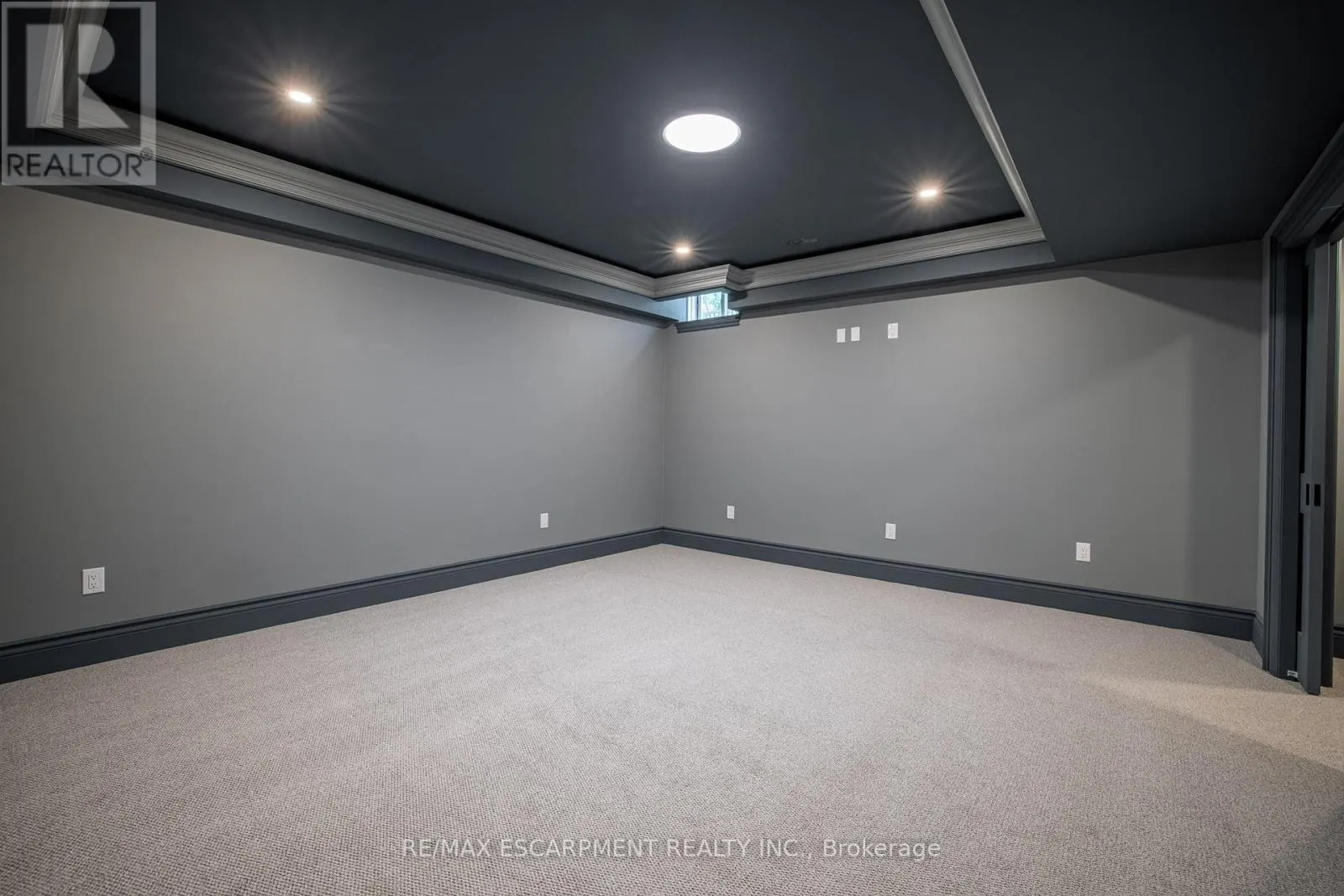 31 BAYSIDE COURT