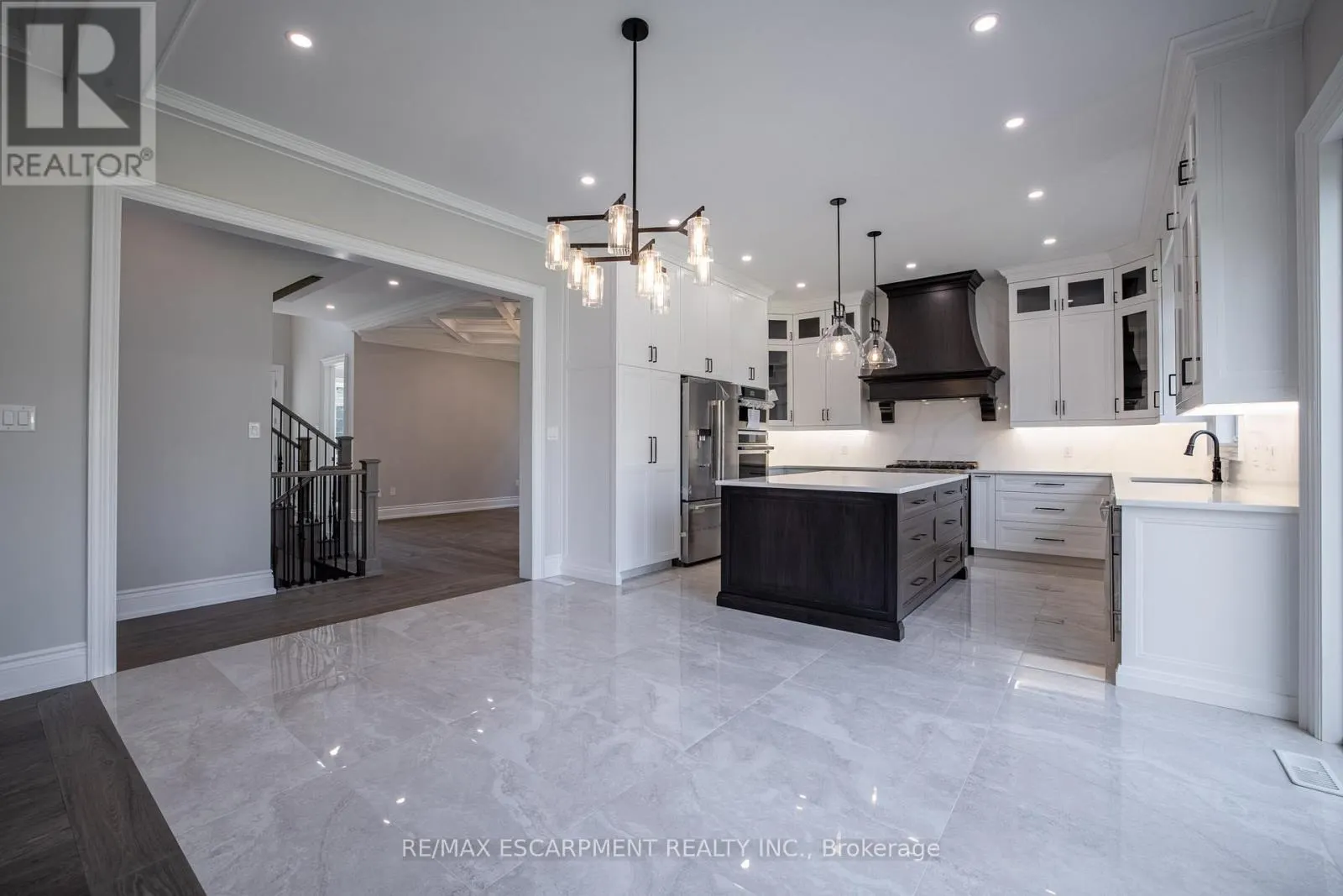 31 BAYSIDE COURT