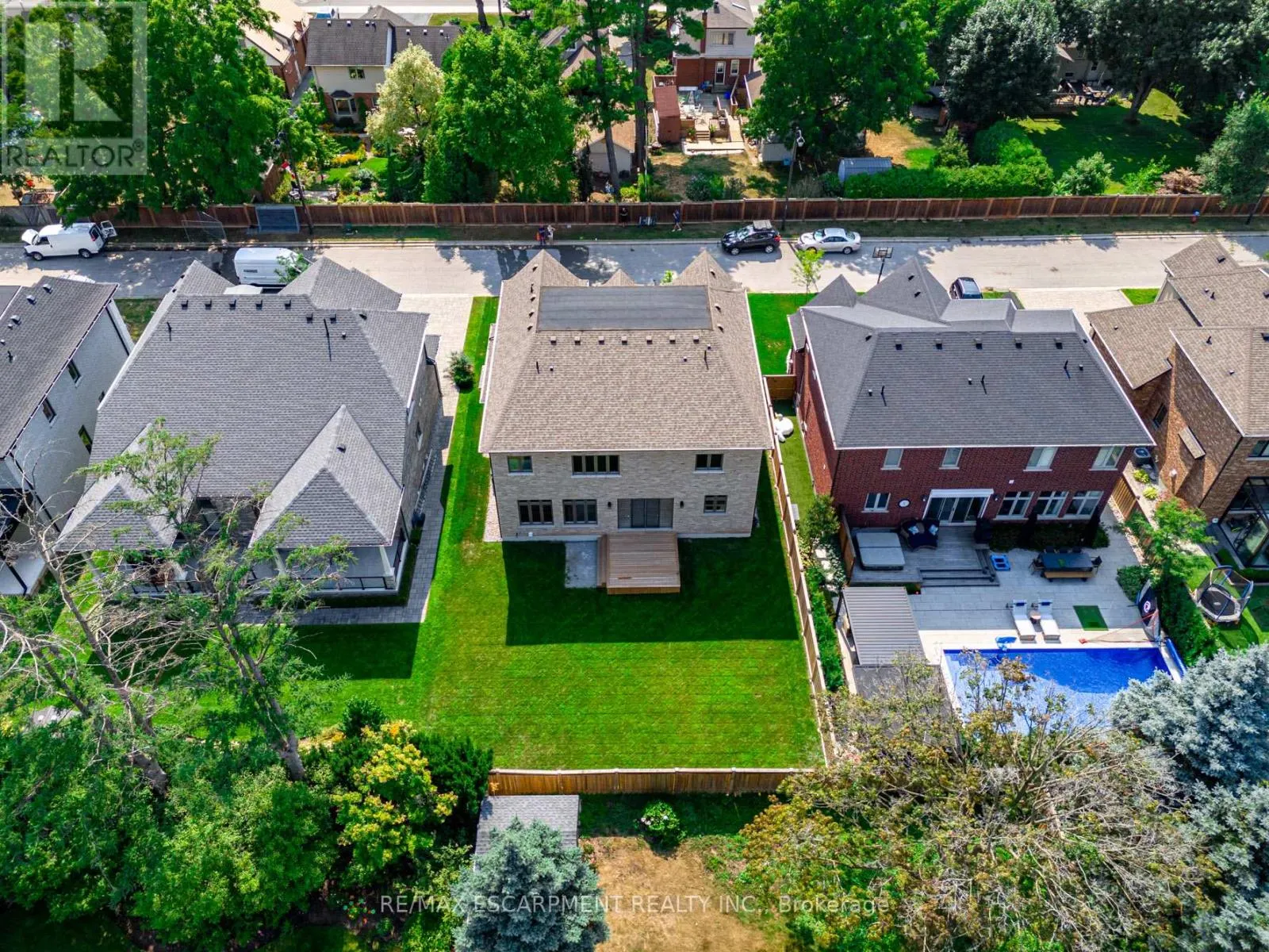 31 BAYSIDE COURT