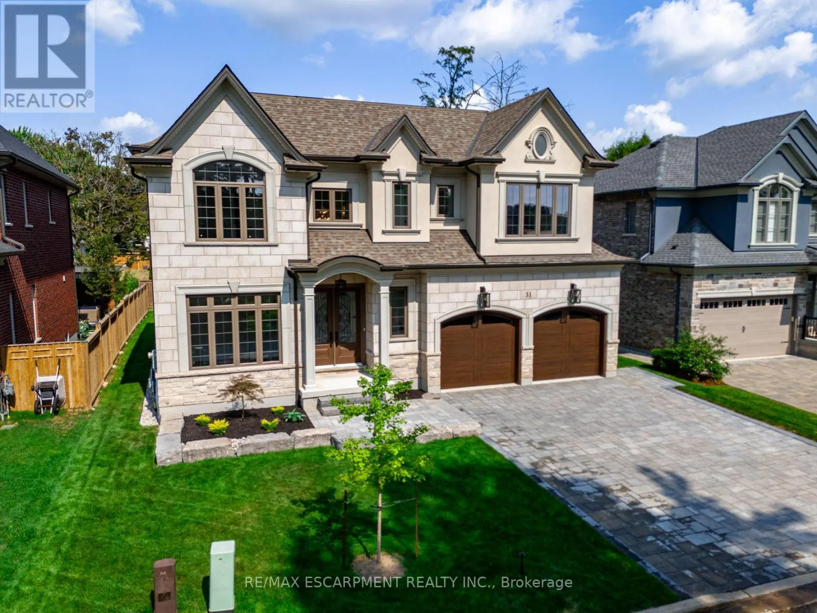 31 BAYSIDE COURT