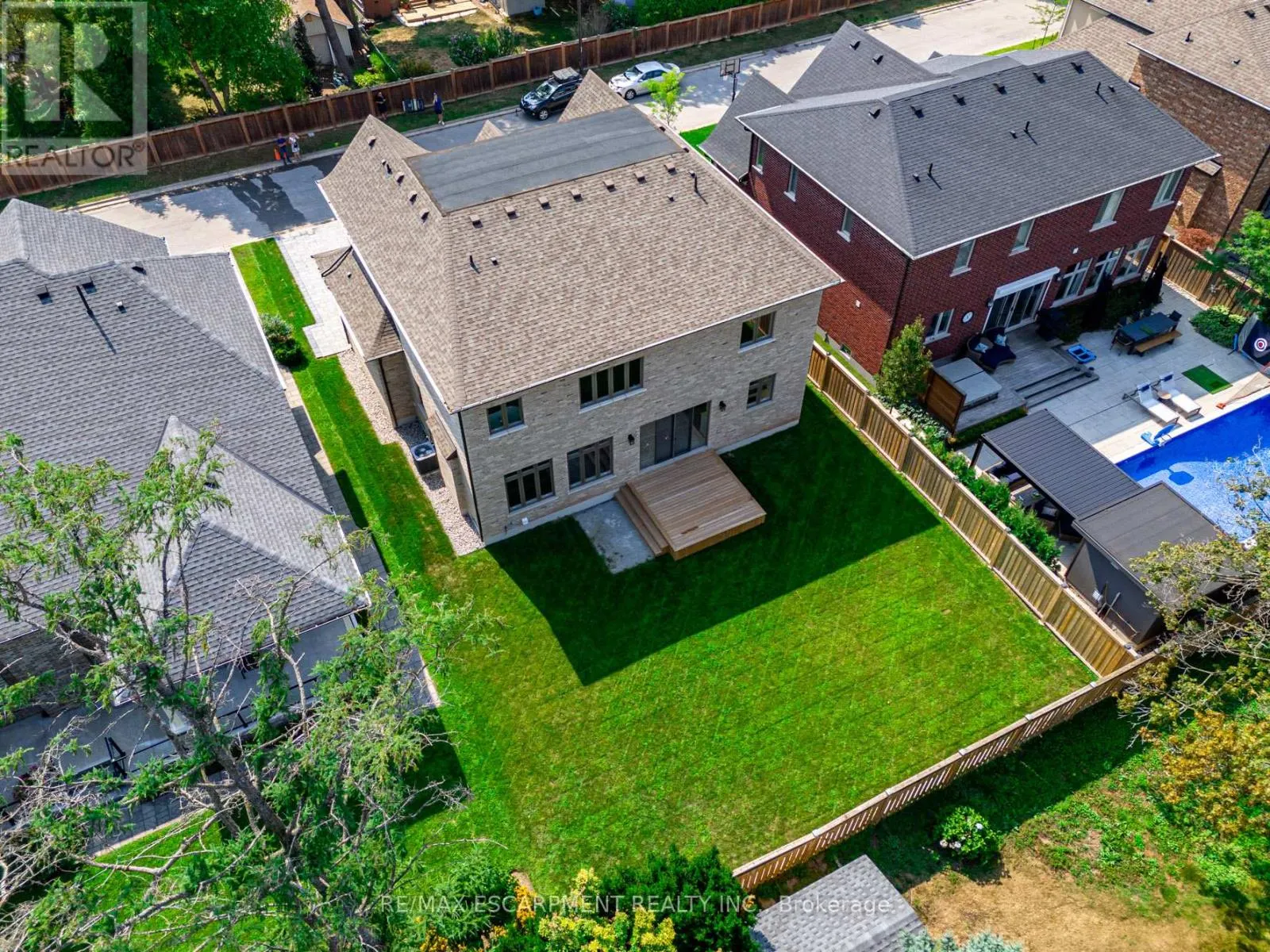 31 BAYSIDE COURT