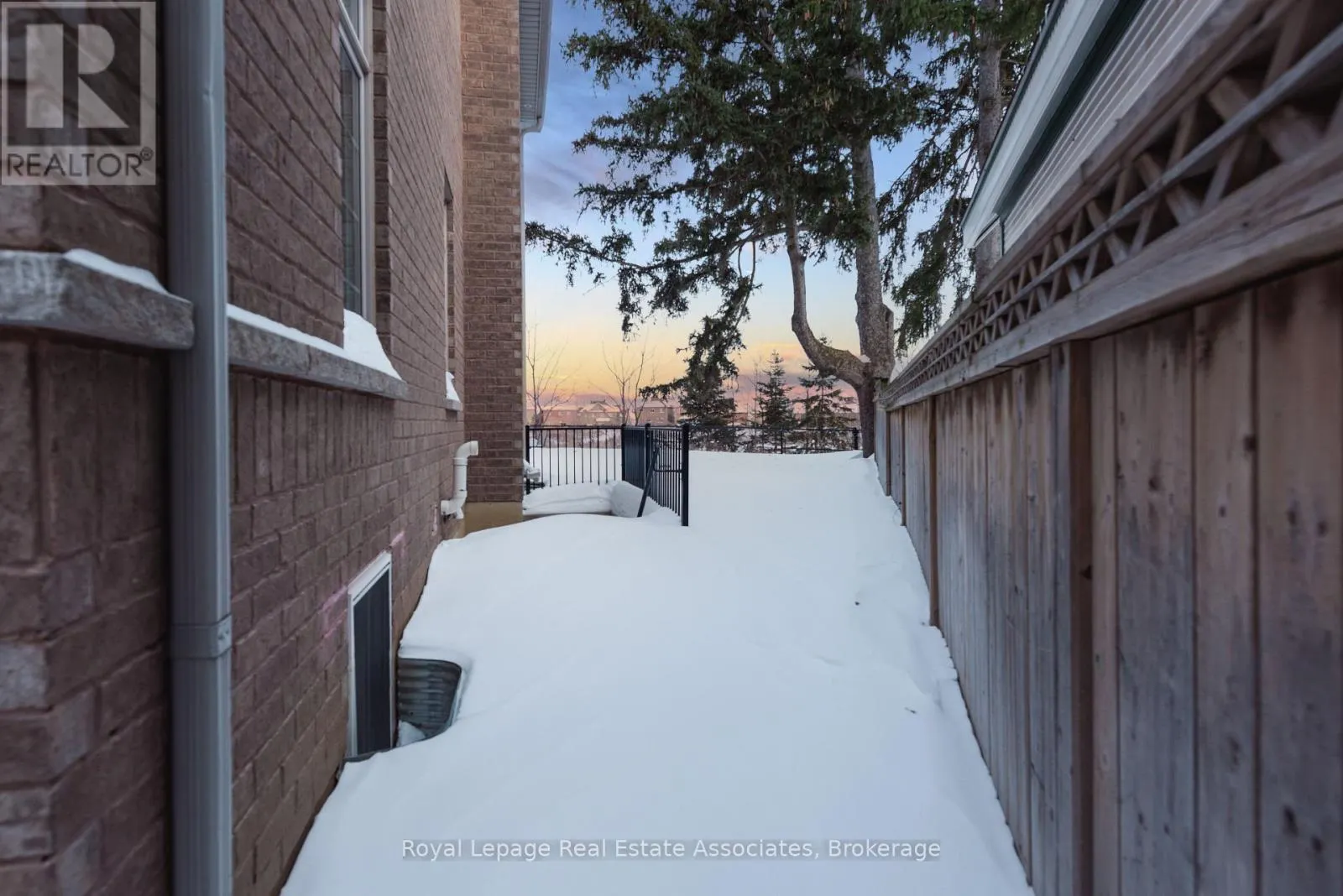 12 SEABROOK PLACE