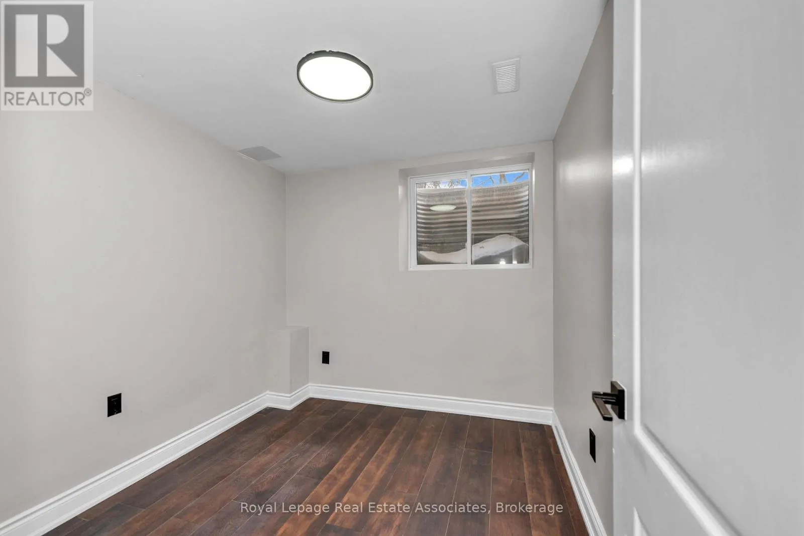 12 SEABROOK PLACE
