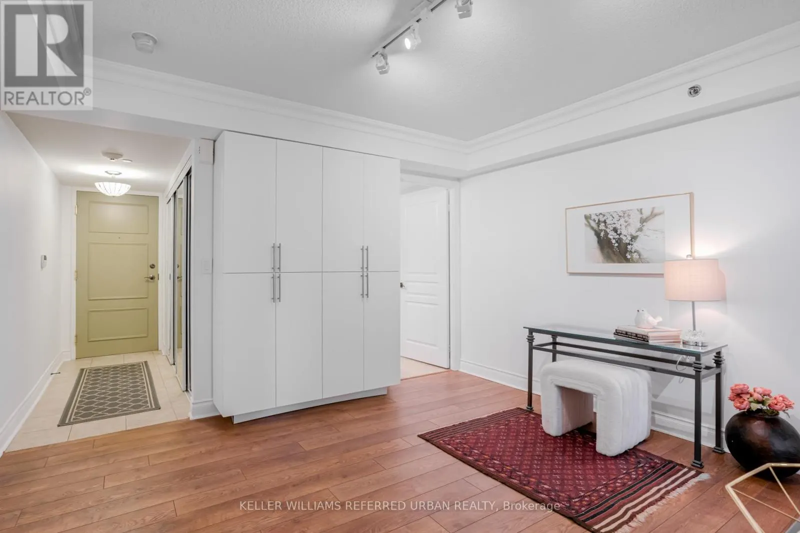 902 - 3 MARINE PARADE DRIVE