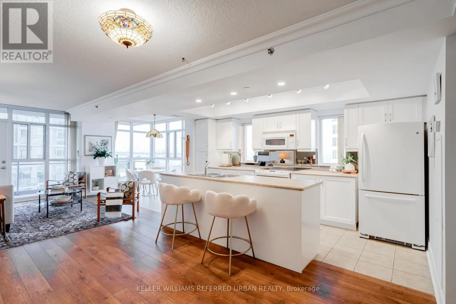 902 - 3 MARINE PARADE DRIVE