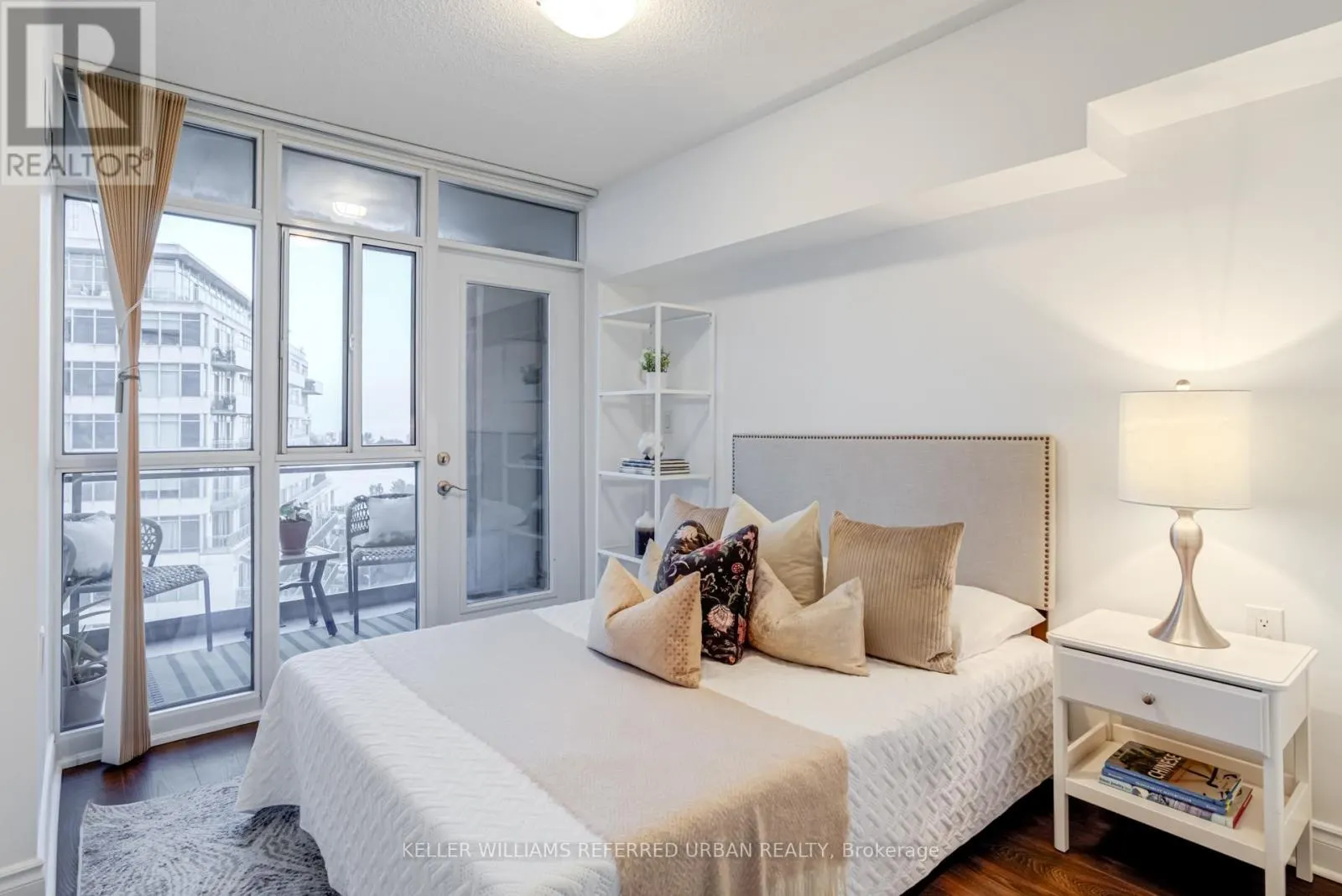 902 - 3 MARINE PARADE DRIVE
