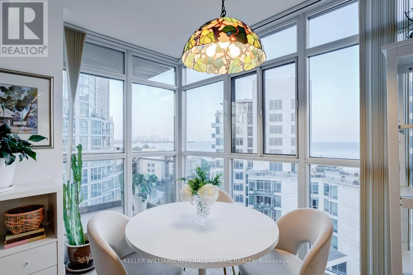 902 - 3 MARINE PARADE DRIVE