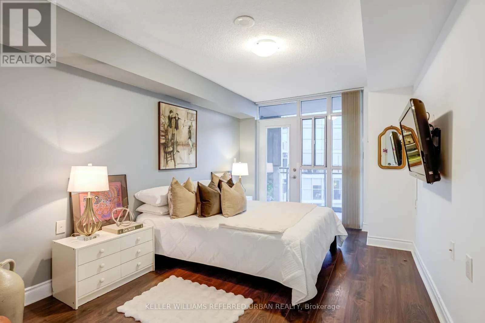 902 - 3 MARINE PARADE DRIVE