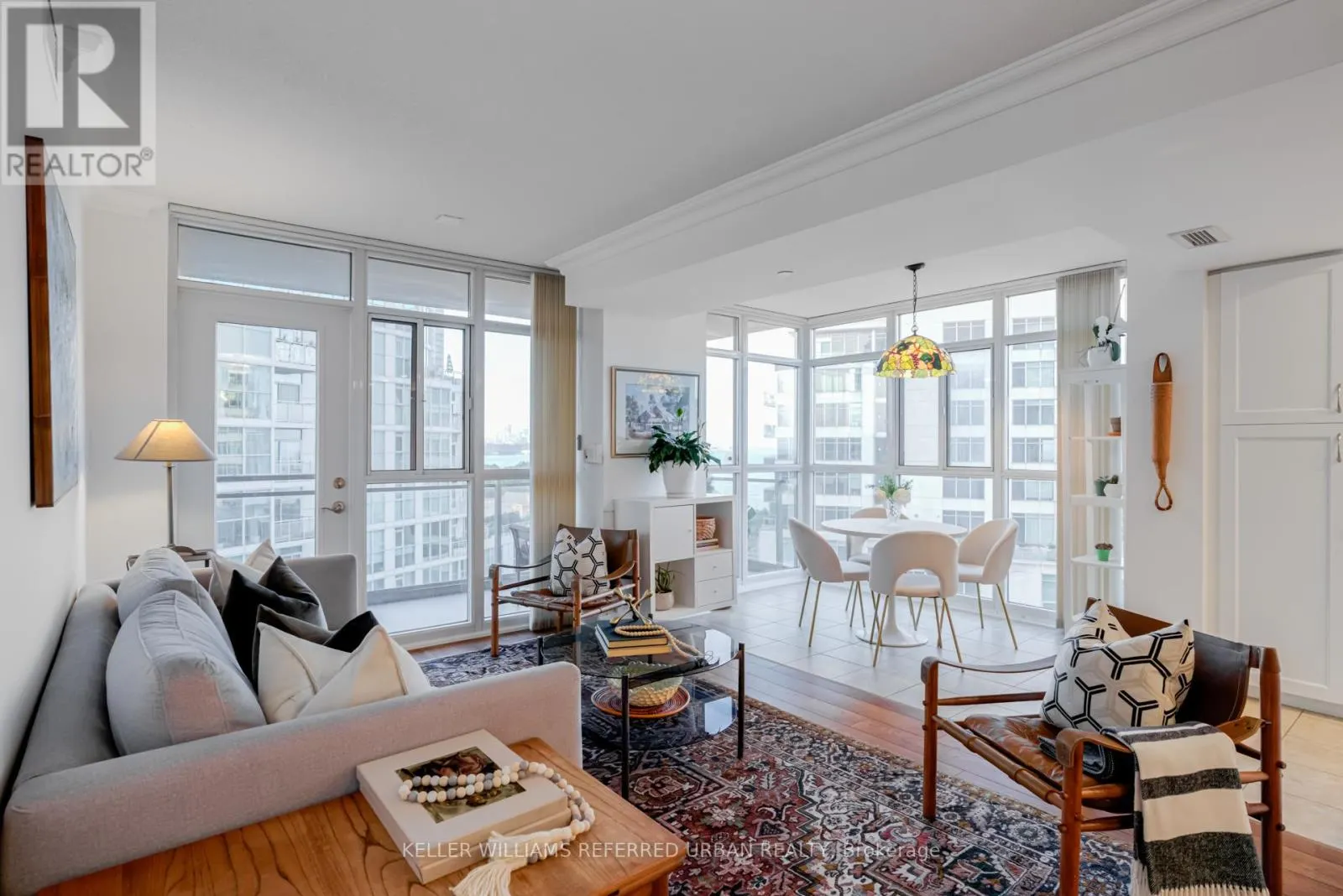 902 - 3 MARINE PARADE DRIVE